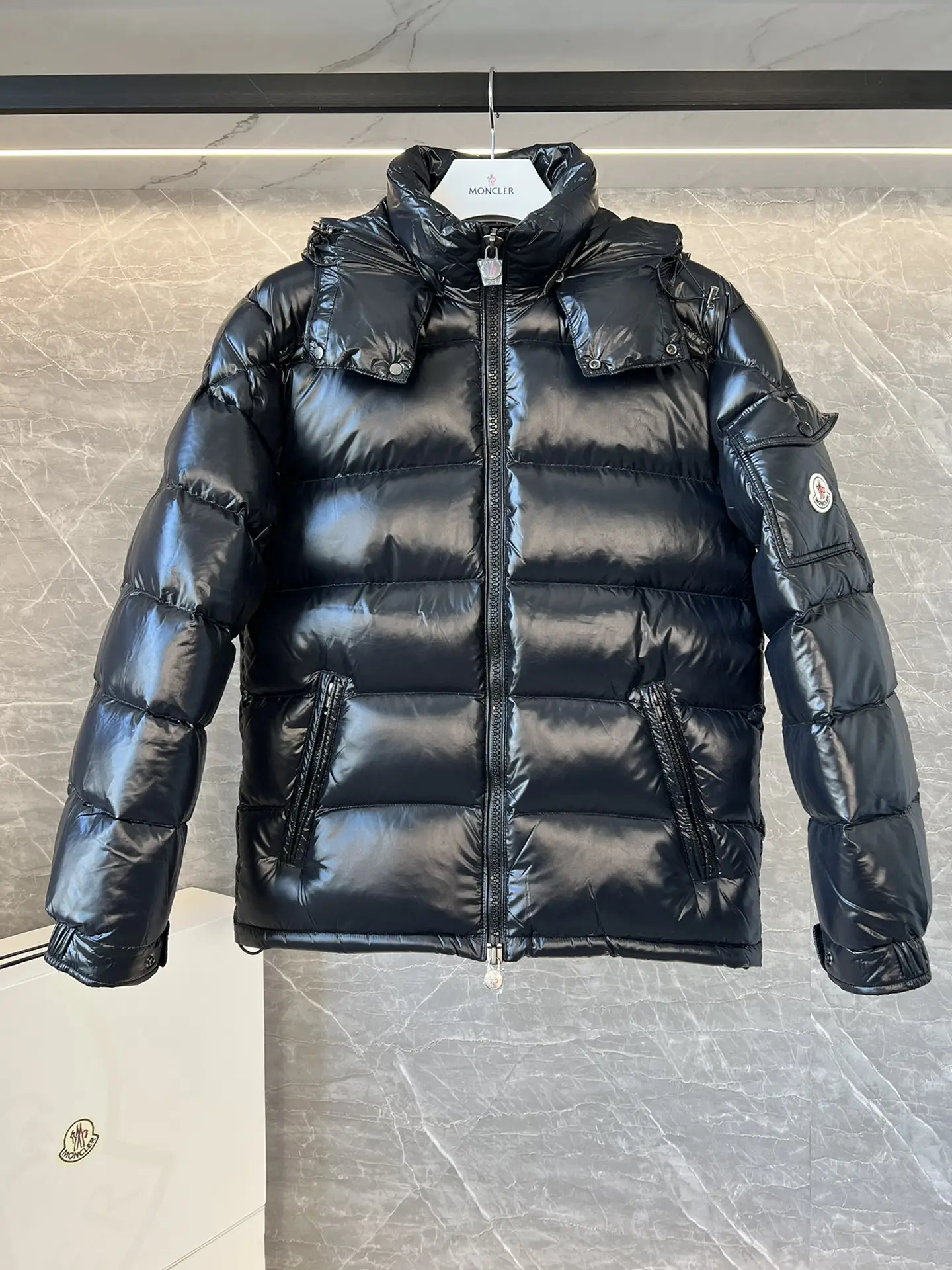 Maya Glossy Nylon Down Puffer Jacket D58019004