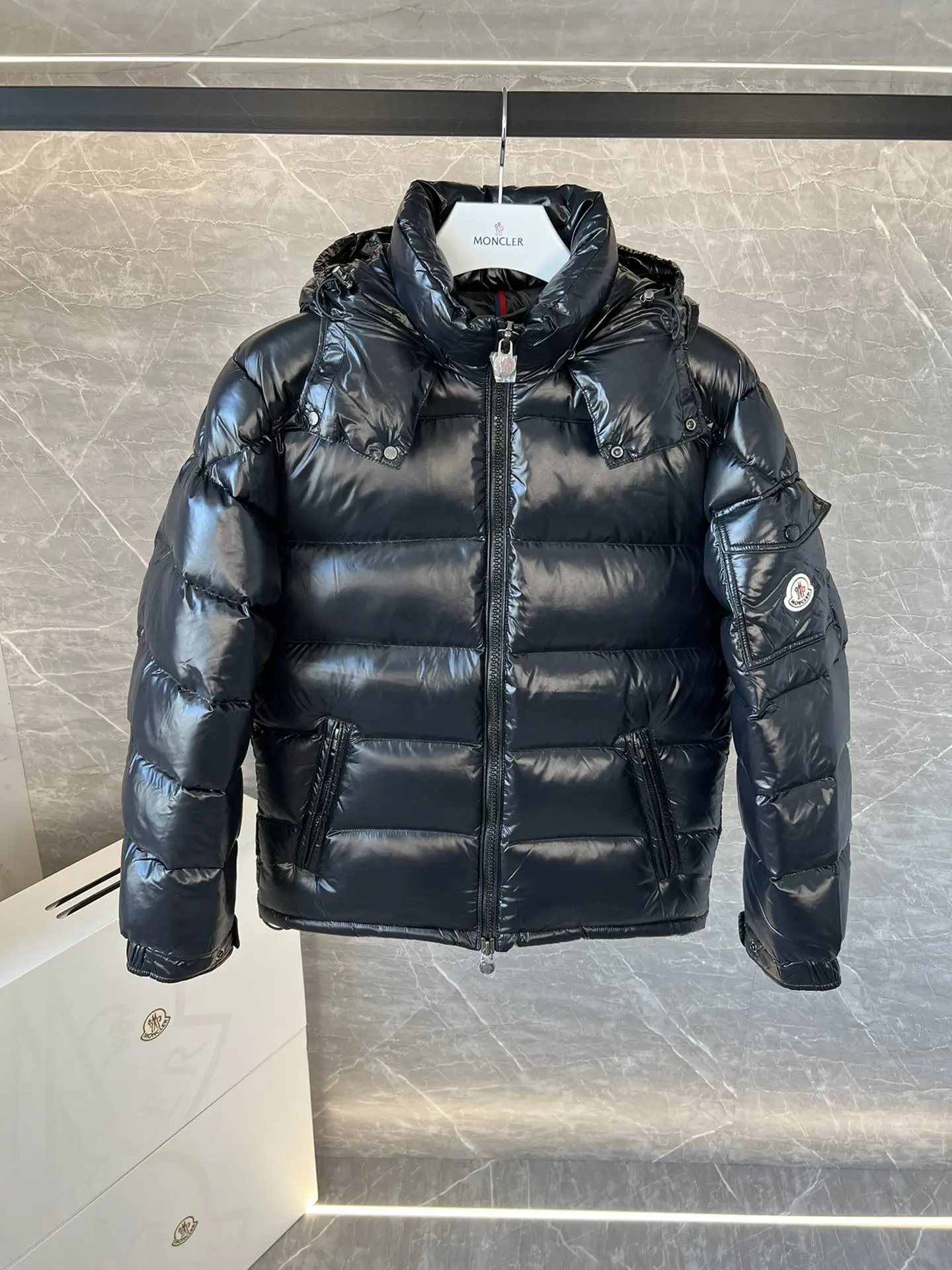 Maya Glossy Nylon Down Puffer Jacket D58019004 — view 7