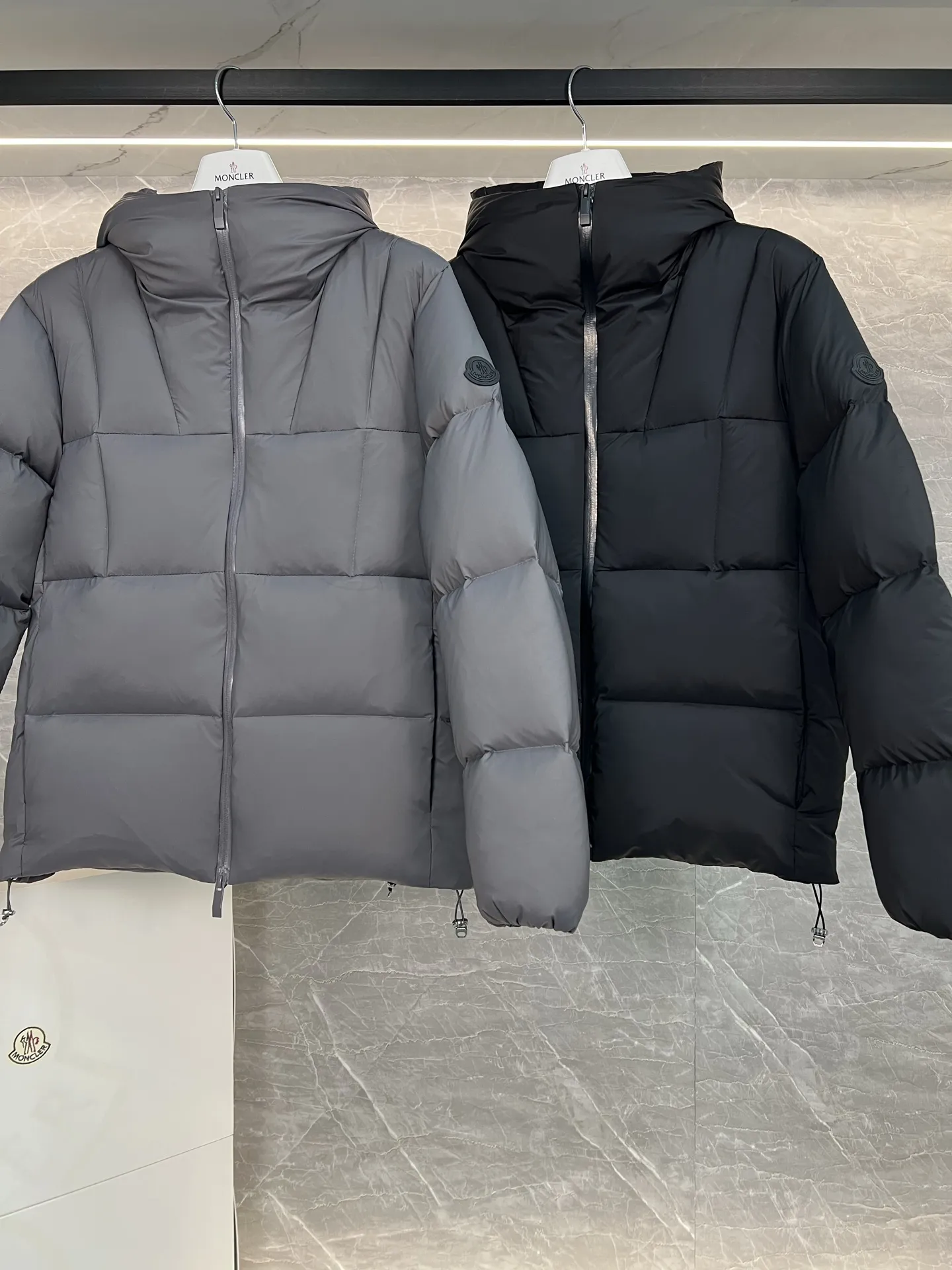 Black Badge Hooded Down Puffer Jacket D58019006