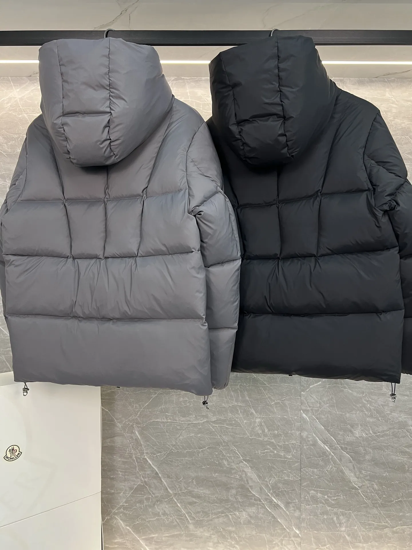 Black Badge Hooded Down Puffer Jacket D58019006 — view 2