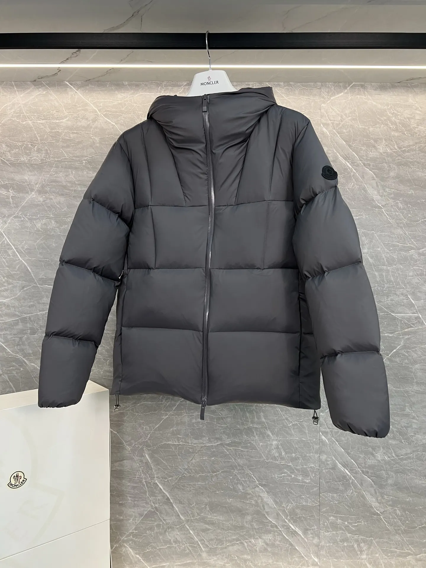 Black Badge Hooded Down Puffer Jacket D58019006 — view 5