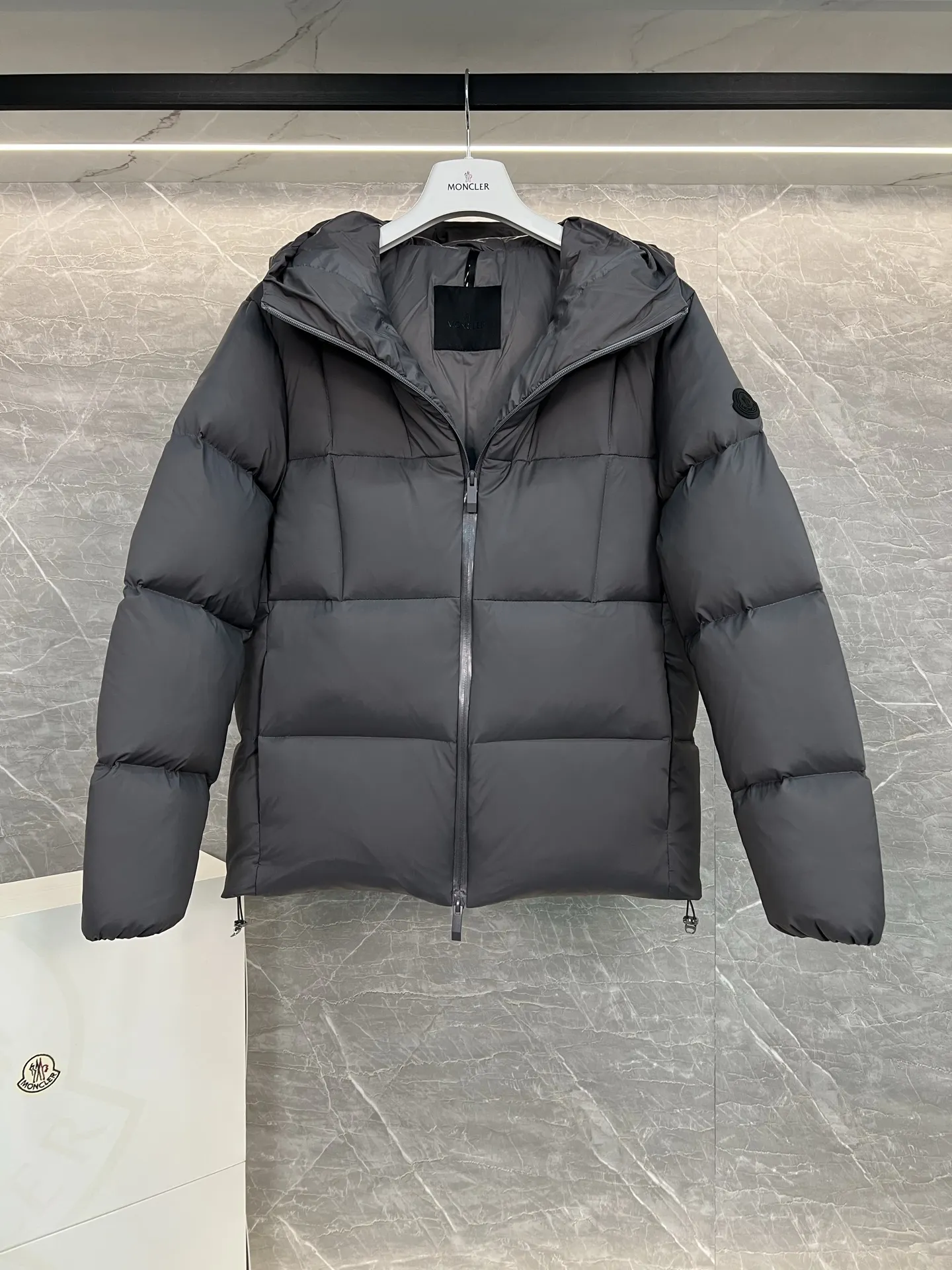 Black Badge Hooded Down Puffer Jacket D58019006 — view 6