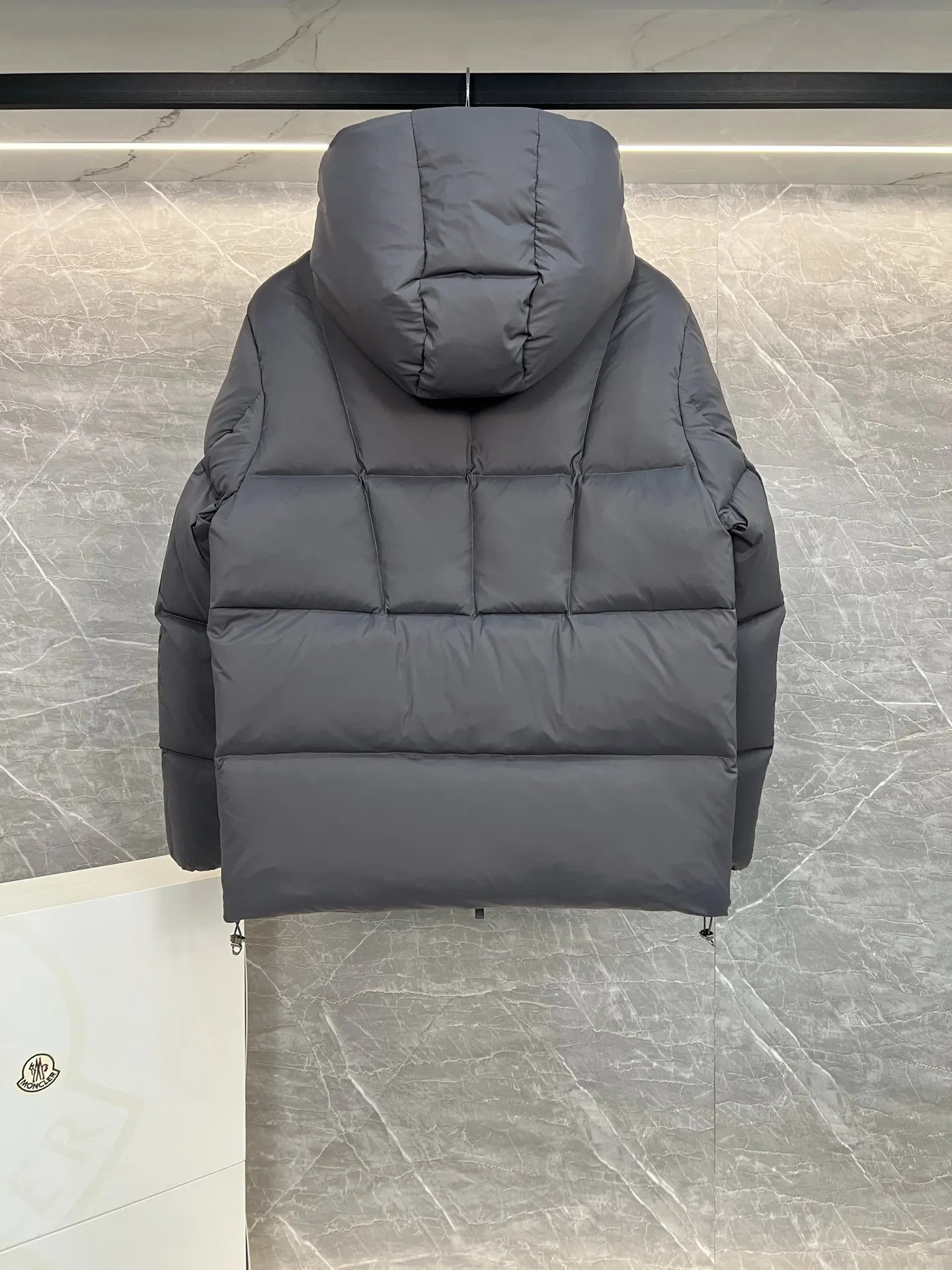 Black Badge Hooded Down Puffer Jacket D58019006 — view 7