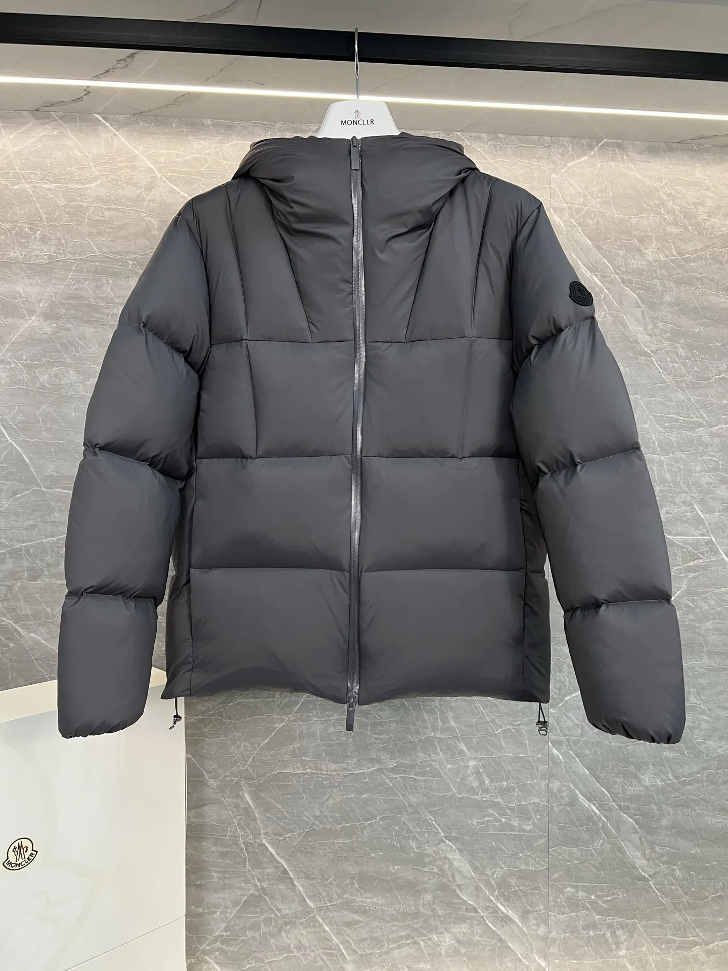 Black Badge Hooded Down Puffer Jacket D58019006 — view 8