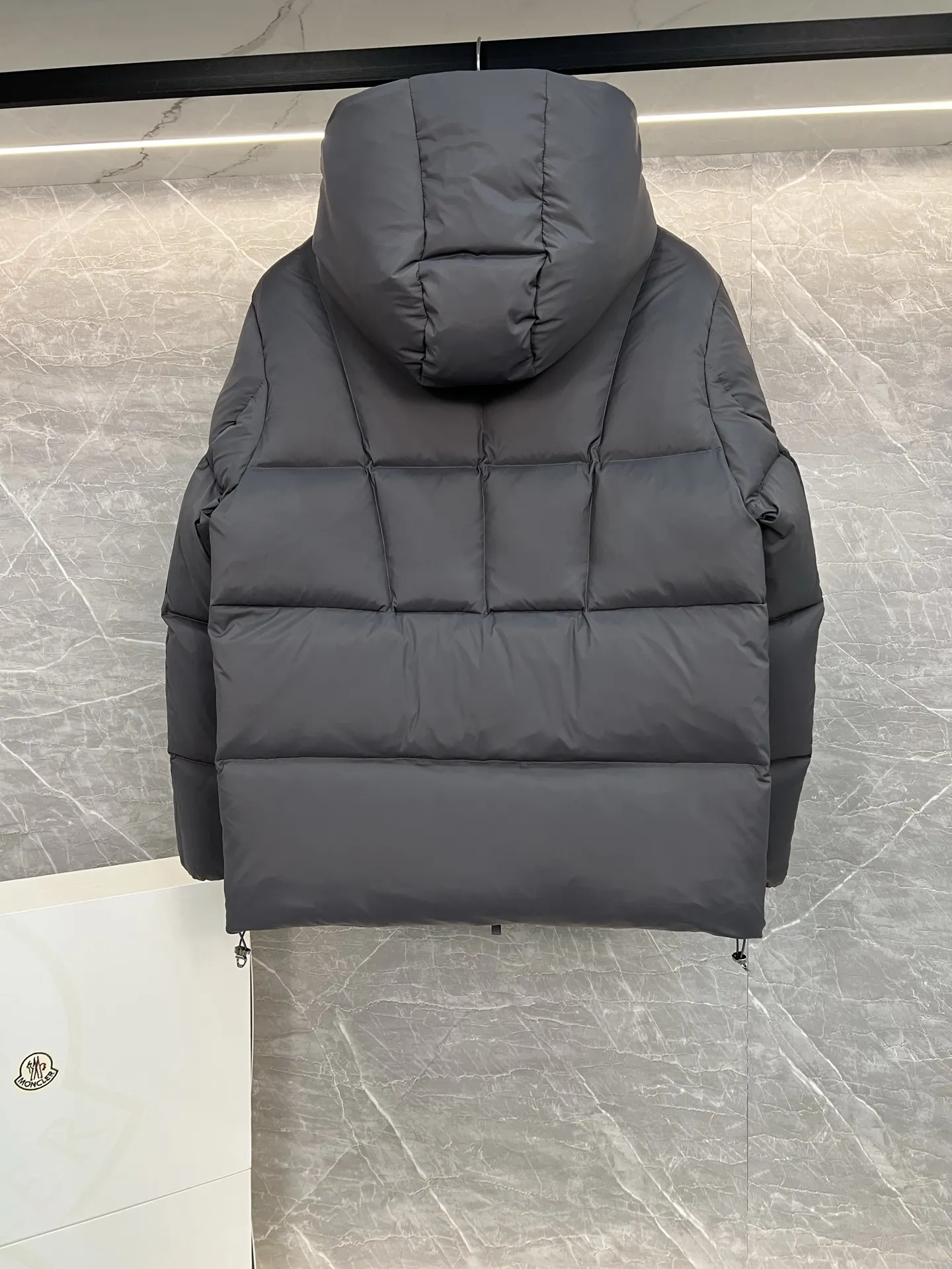 Black Badge Hooded Down Puffer Jacket D58019006 — view 9