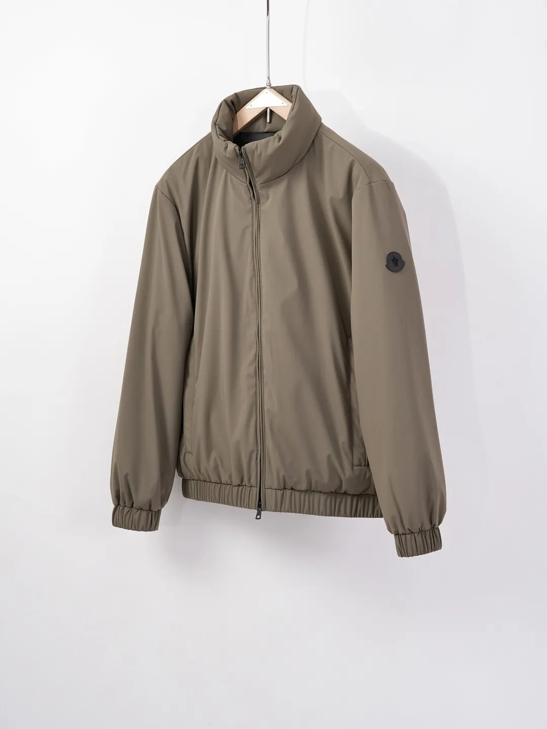 Moncler Luserna Down-Filled Puffer Jacket D59019083 — view 2