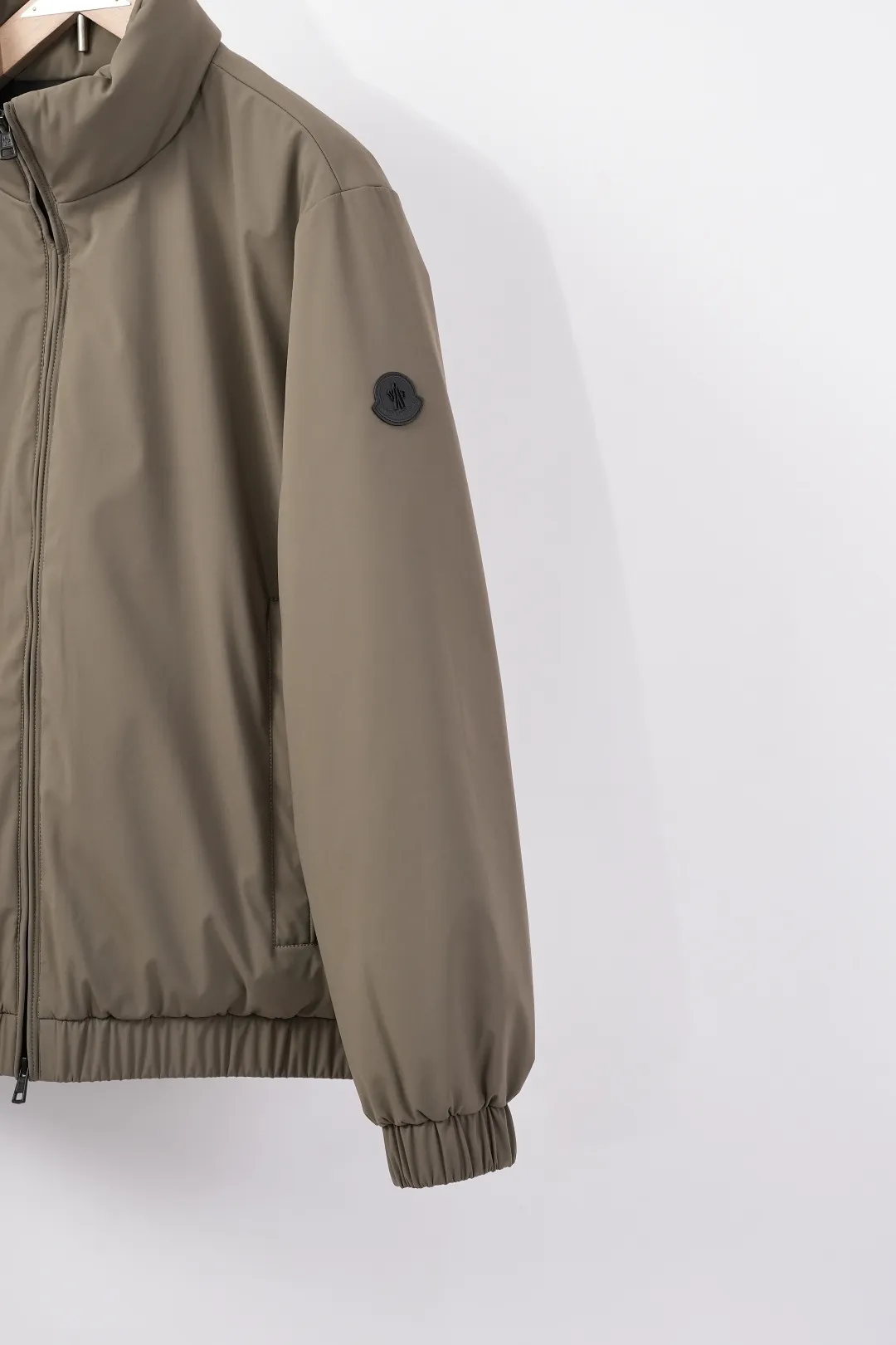 Moncler Luserna Down-Filled Puffer Jacket D59019083 — view 7