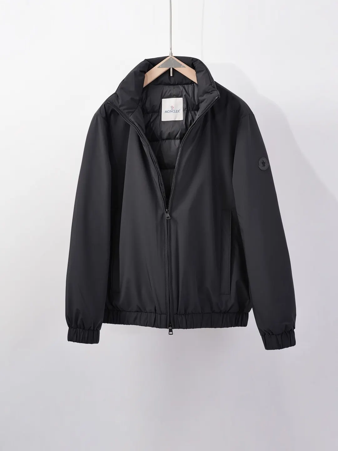 Moncler Luserna Down-Filled Puffer Jacket D59019084 — view 3