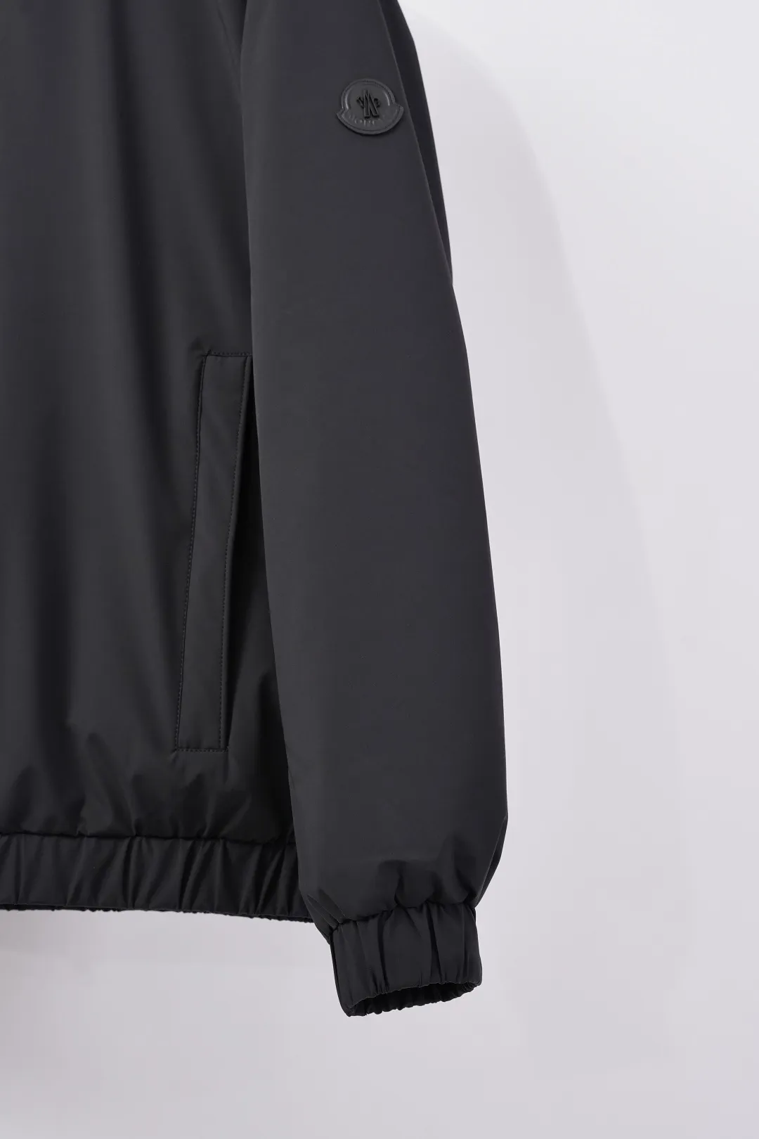 Moncler Luserna Down-Filled Puffer Jacket D59019084 — view 7