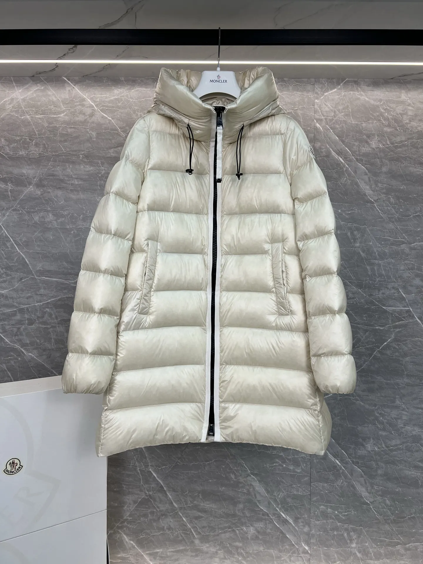 Suyenne Hooded Quilted Down Jacket D60019008 — view 3