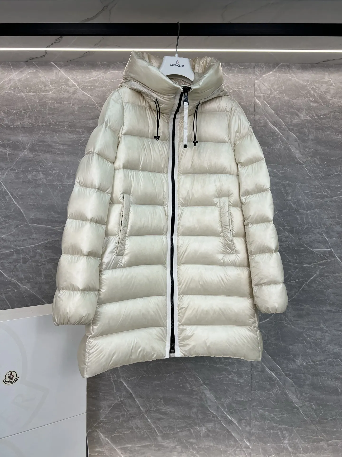 Suyenne Hooded Quilted Down Jacket D60019008 — view 4