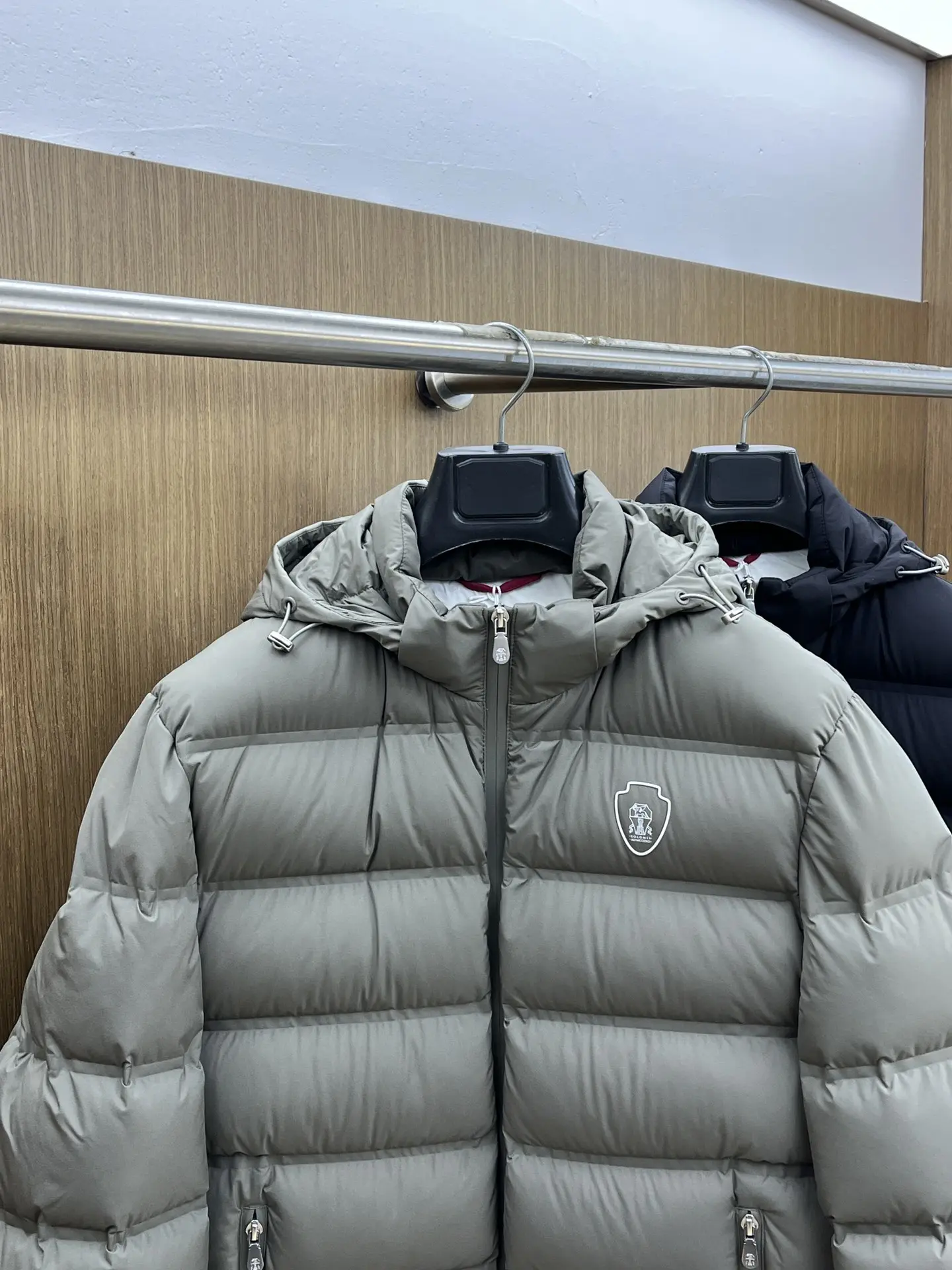 Brunello Cucinelli Logo-Print Quilted Down Jacket D60019092 — view 2