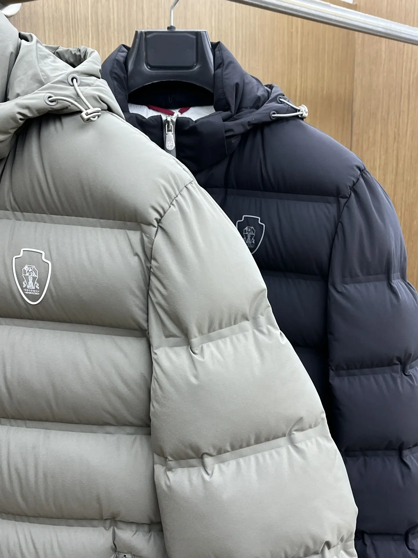 Brunello Cucinelli Logo-Print Quilted Down Jacket D60019092 — view 3