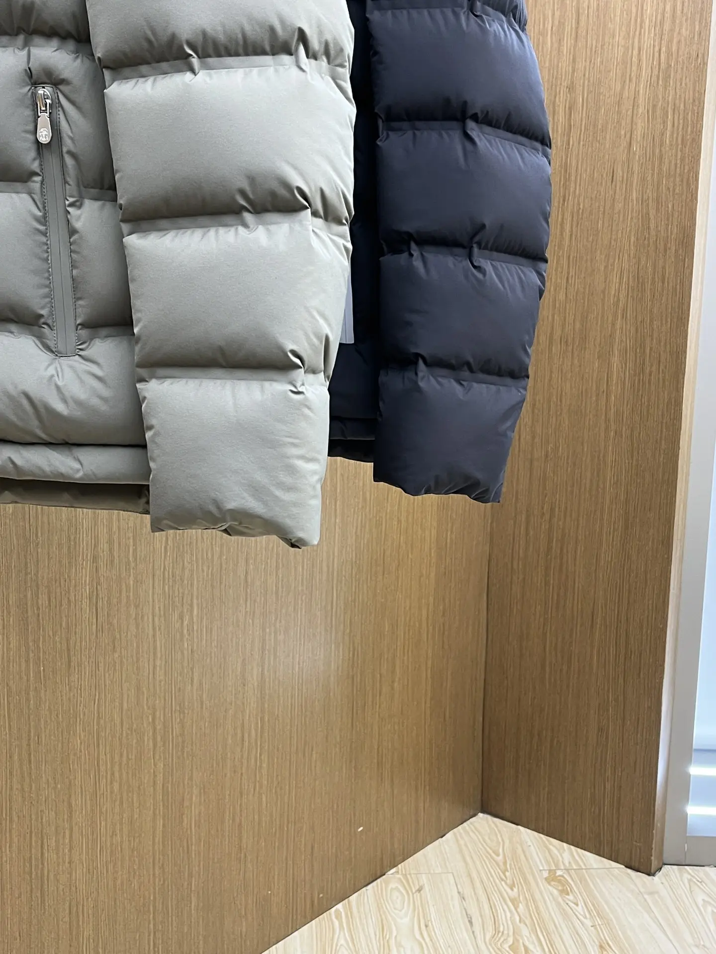 Brunello Cucinelli Logo-Print Quilted Down Jacket D60019092 — view 6