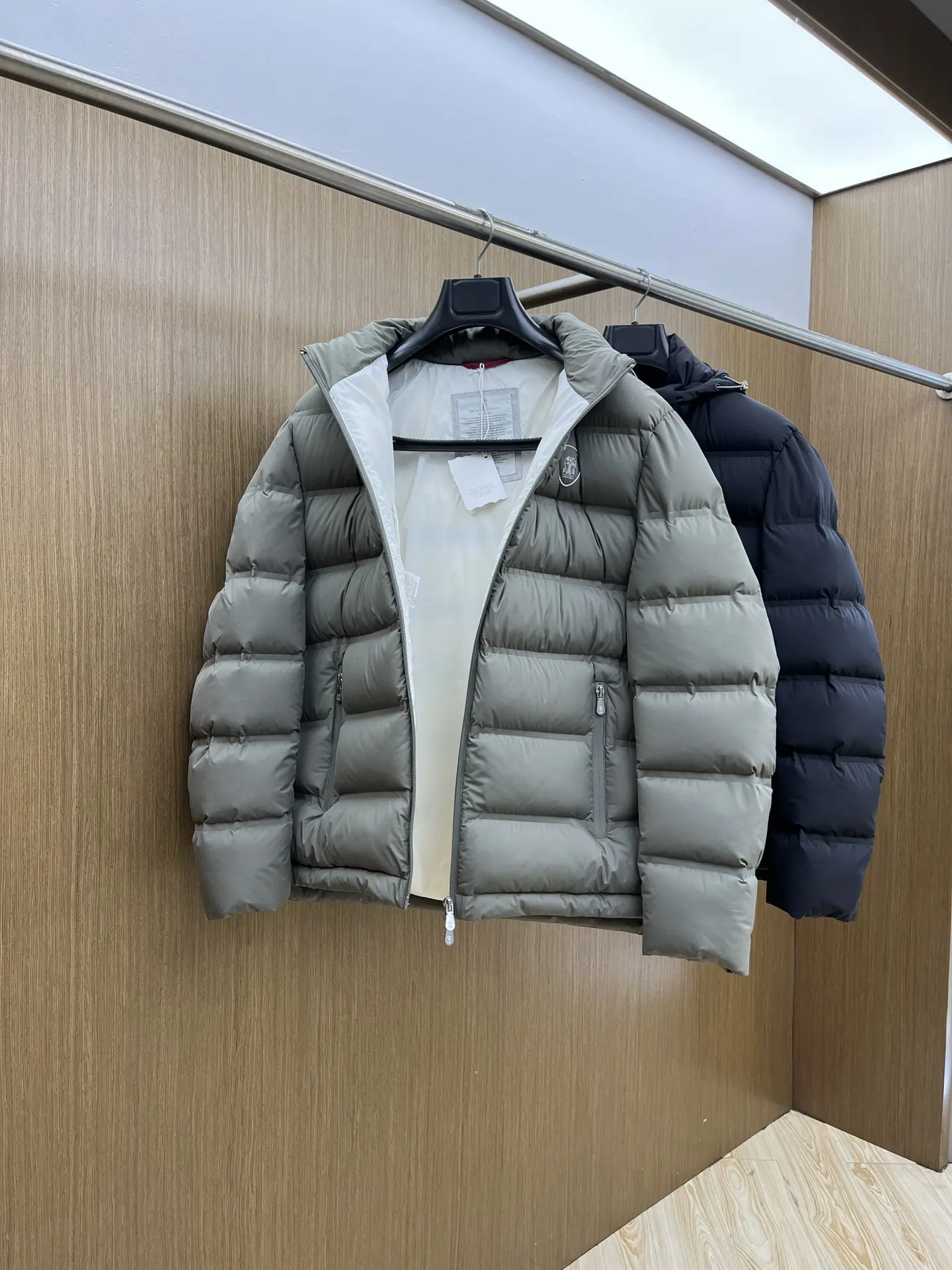 Brunello Cucinelli Logo-Print Quilted Down Jacket D60019092 — view 8