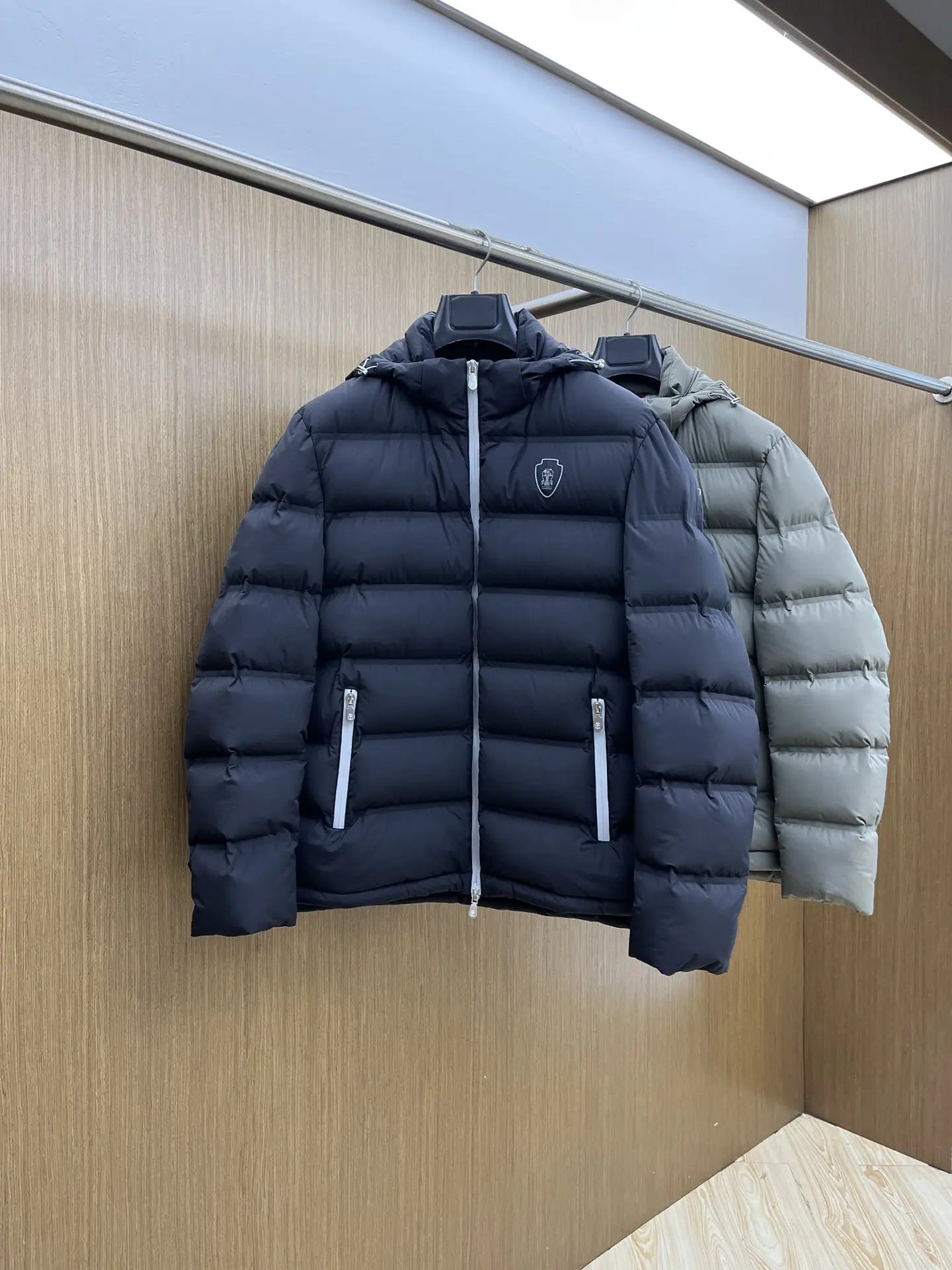 Logo-Print Quilted Down Puffer Jacket D60019091