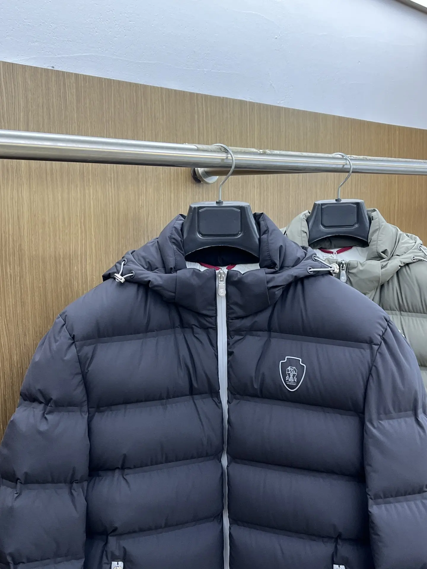 Logo-Print Quilted Down Puffer Jacket D60019091 — view 2