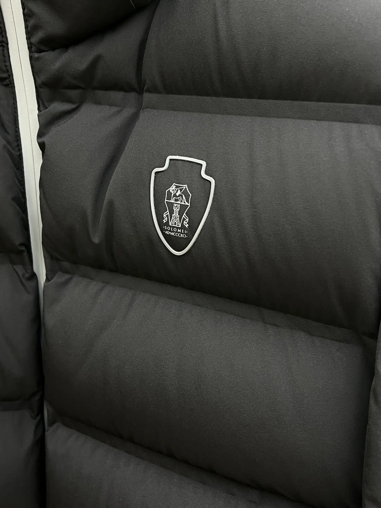 Logo-Print Quilted Down Puffer Jacket D60019091 — view 5