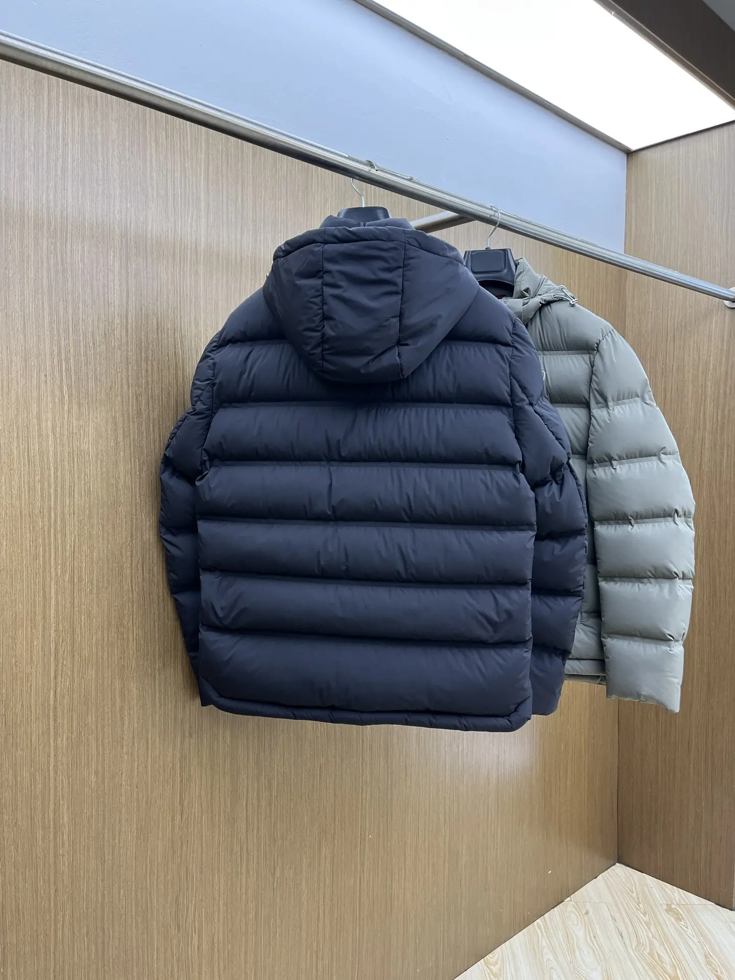 Logo-Print Quilted Down Puffer Jacket D60019091 — view 9
