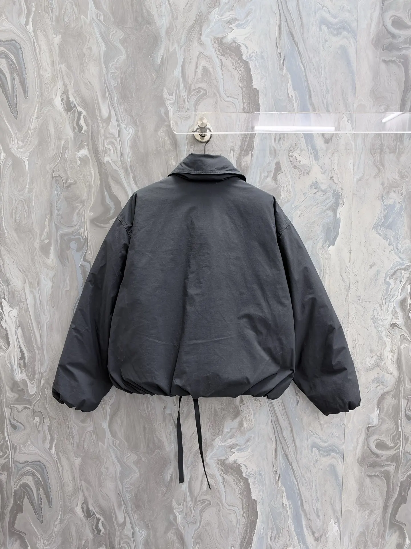 Point-Collar Down-Filled Puffer Jacket D61019207 — view 2