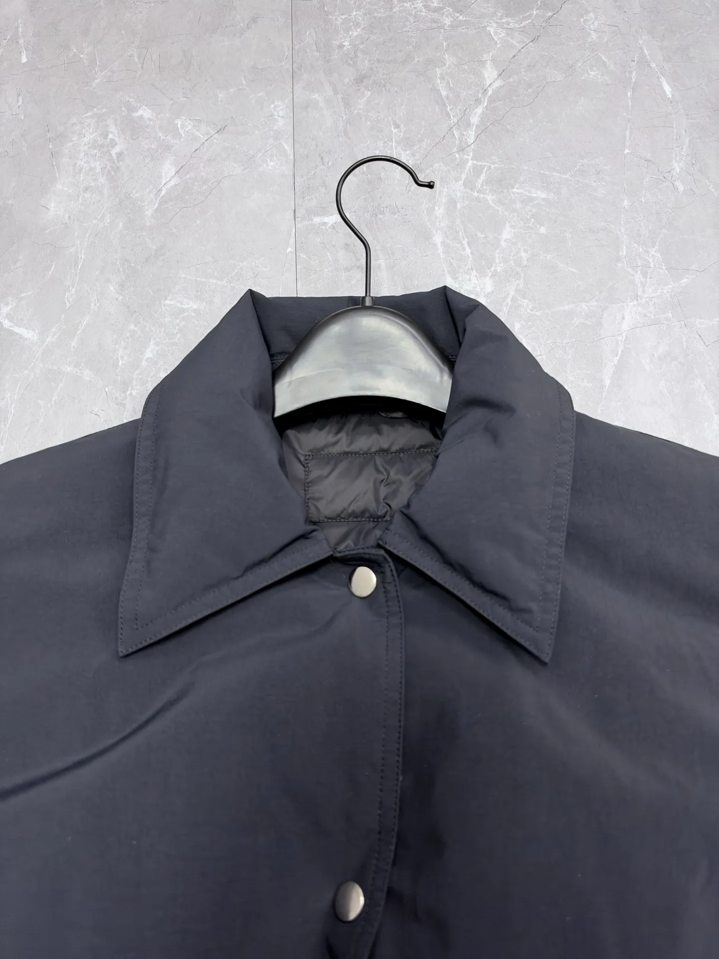 Point-Collar Down-Filled Puffer Jacket D61019207 — view 3