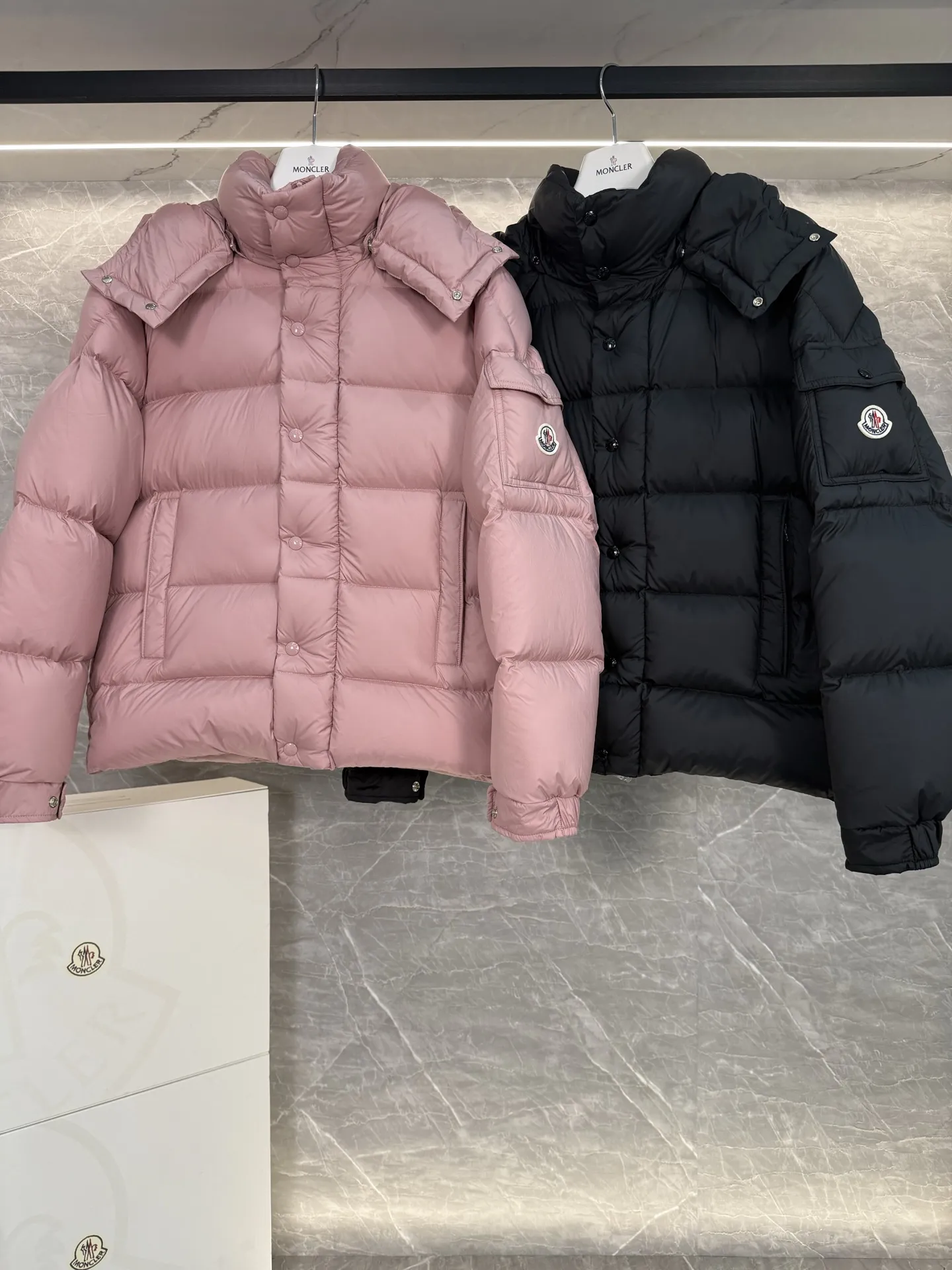 Moncler Vezere Short Down Puffer Jacket D63019010