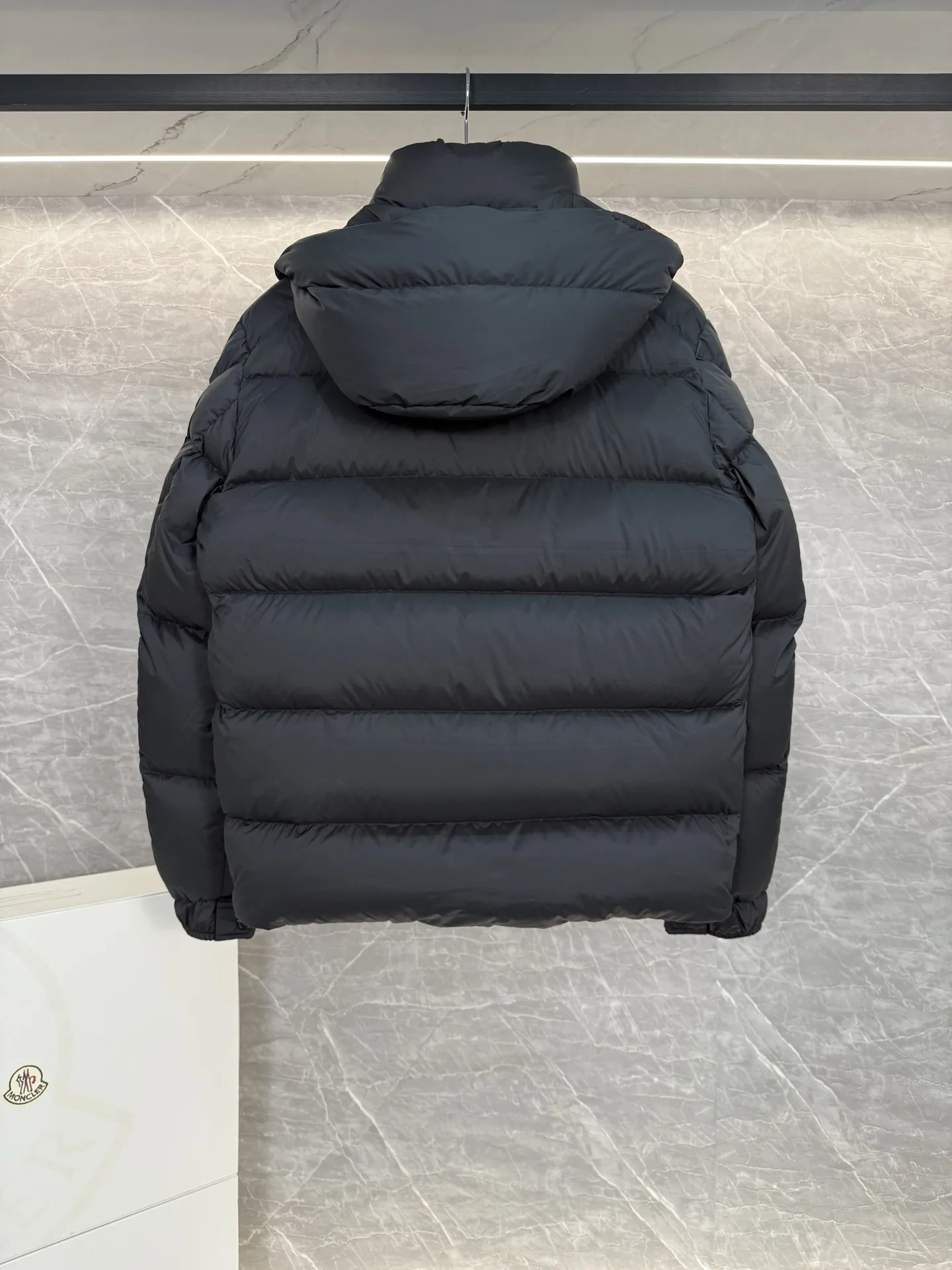 Vezere Short Down-Filled Puffer Jacket D63019011 — view 4