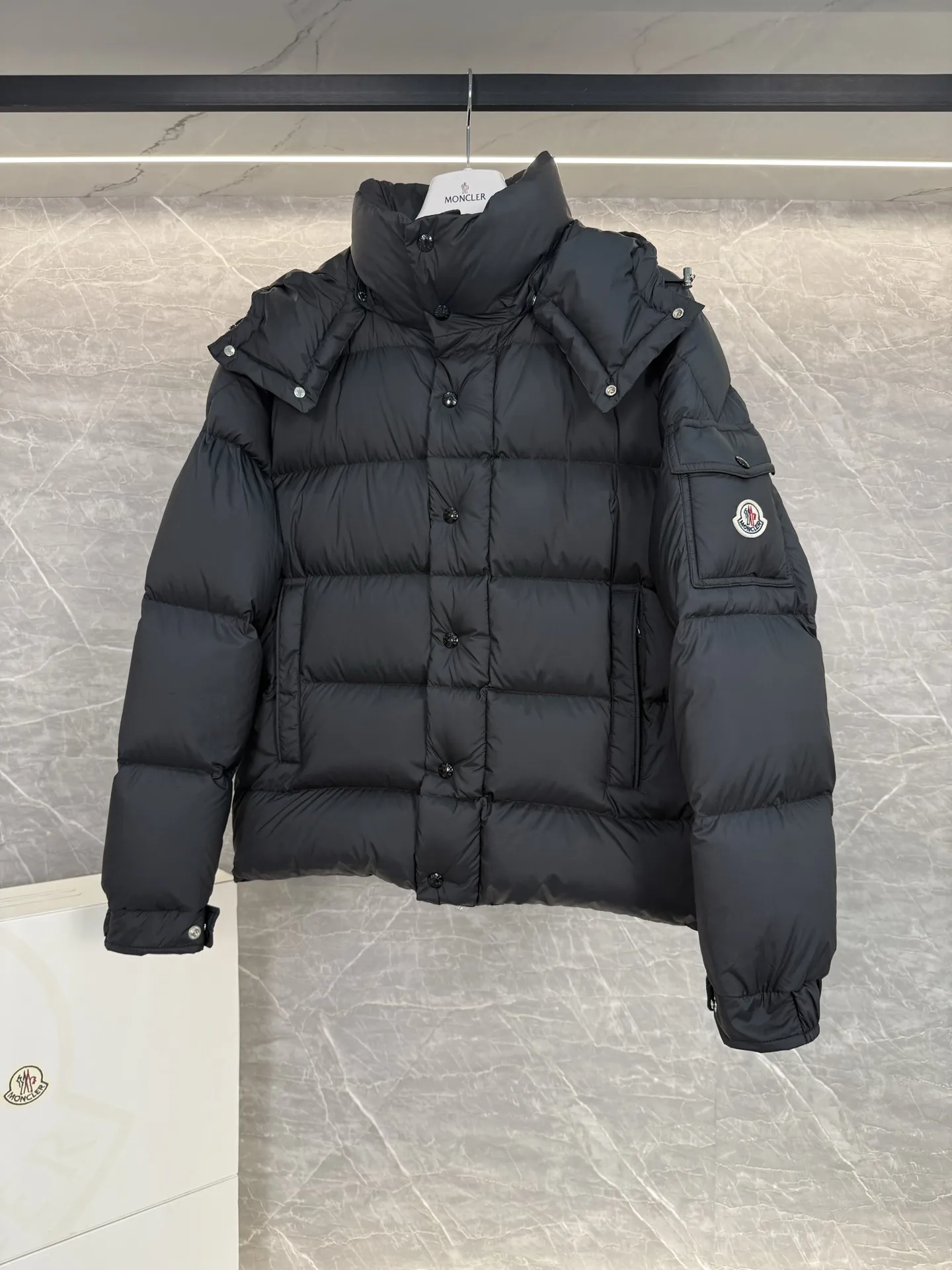 Vezere Short Down-Filled Puffer Jacket D63019011 — view 5