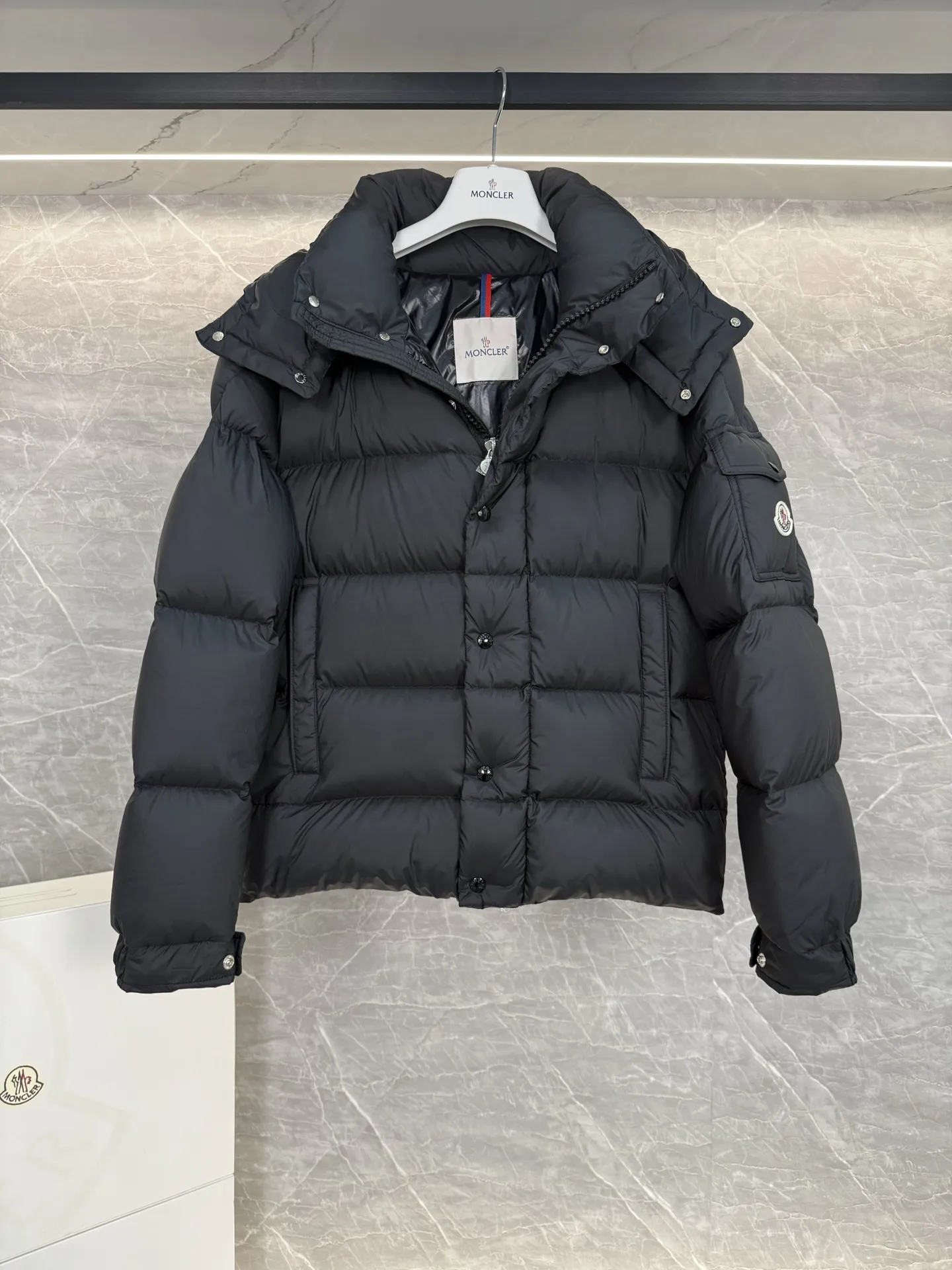 Vezere Short Down-Filled Puffer Jacket D63019011 — view 6