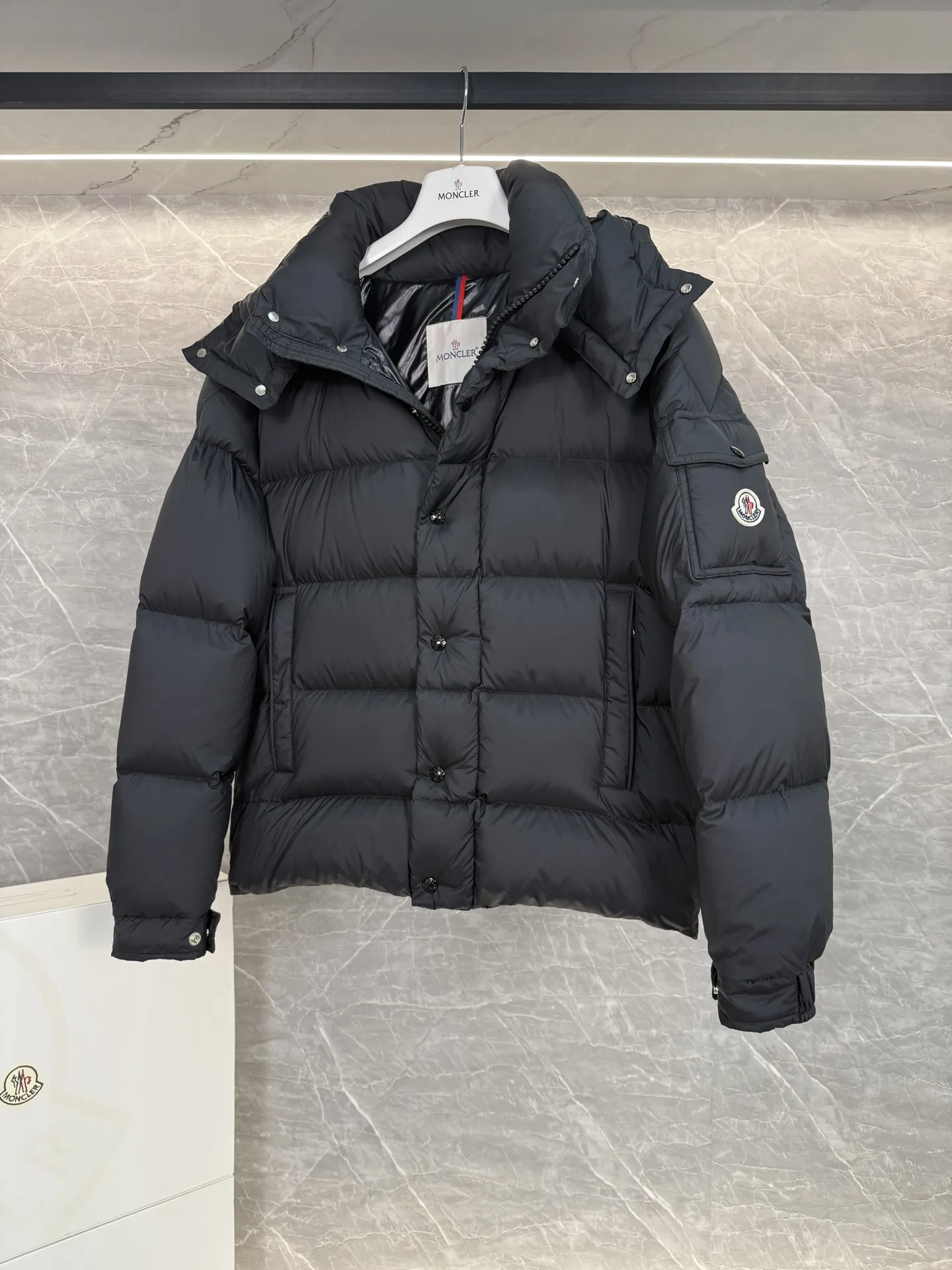 Vezere Short Down-Filled Puffer Jacket D63019011 — view 7