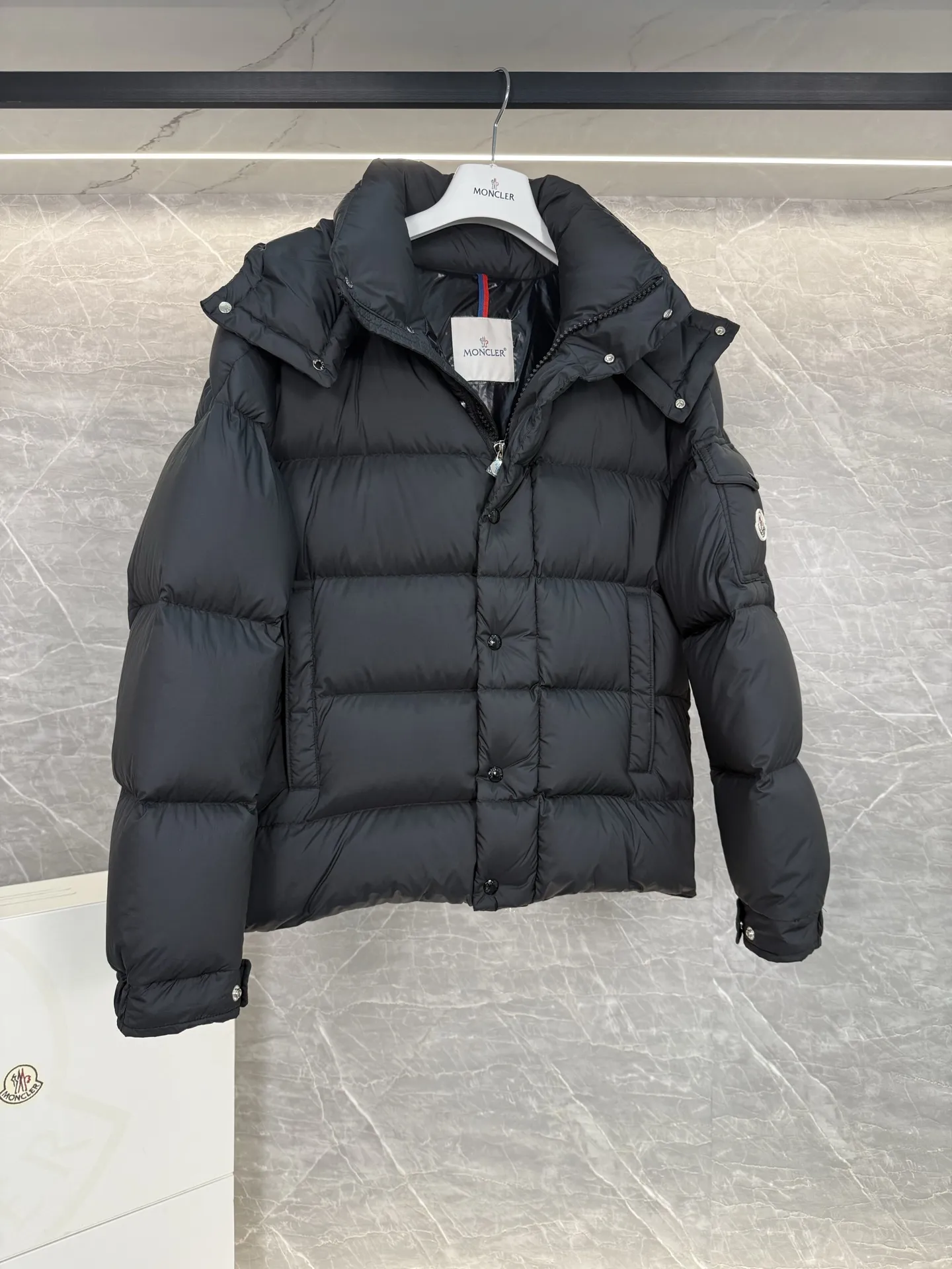Vezere Short Down-Filled Puffer Jacket D63019011 — view 8