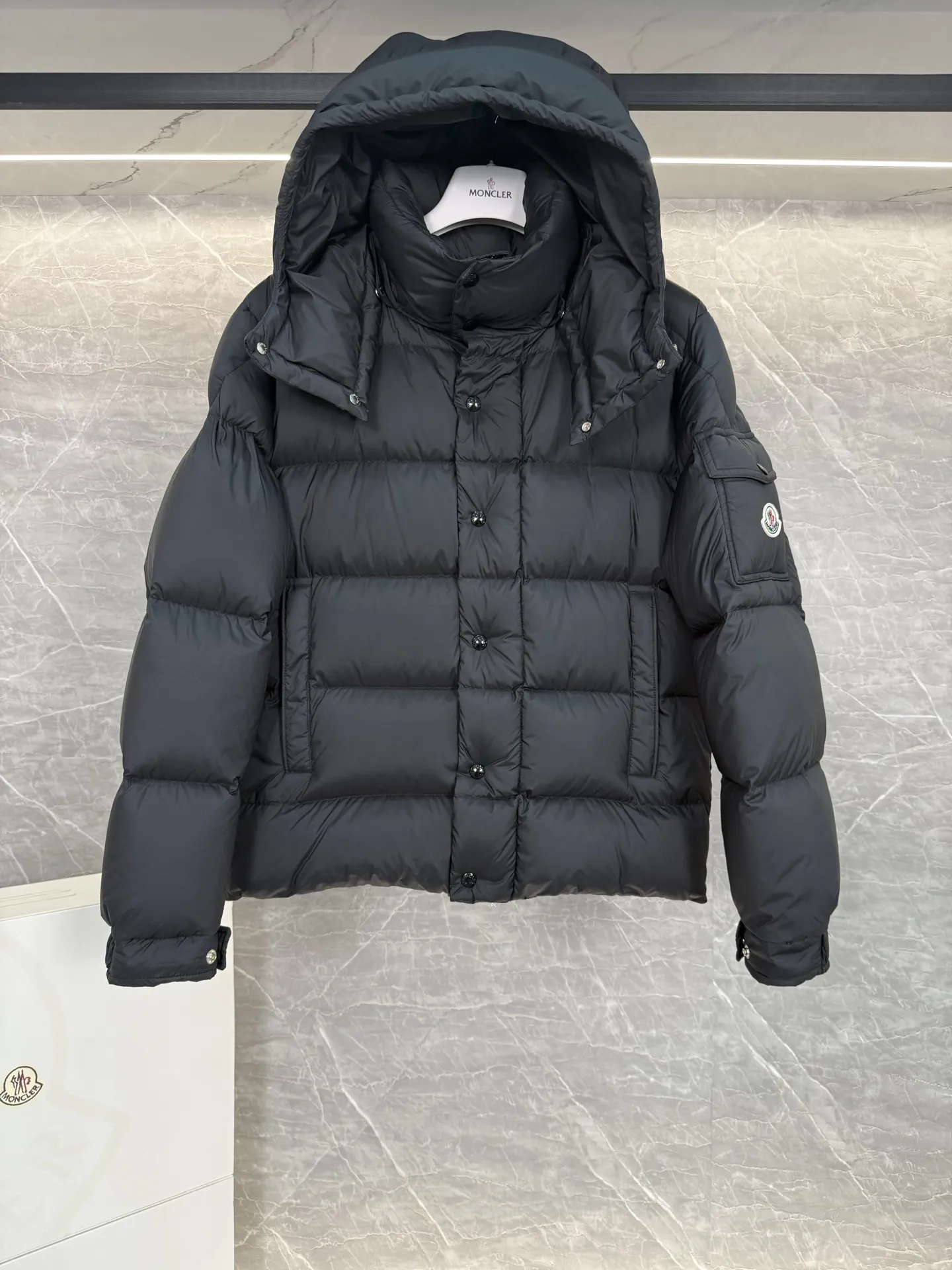 Vezere Short Down-Filled Puffer Jacket D63019011 — view 9