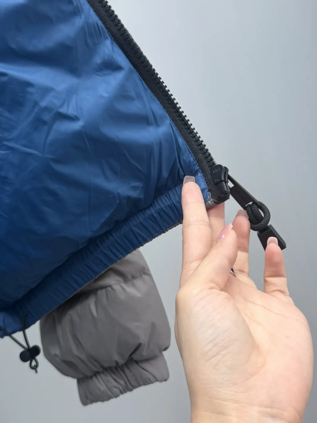 Hooded Cropped Down Puffer Jacket D64019093 — view 6