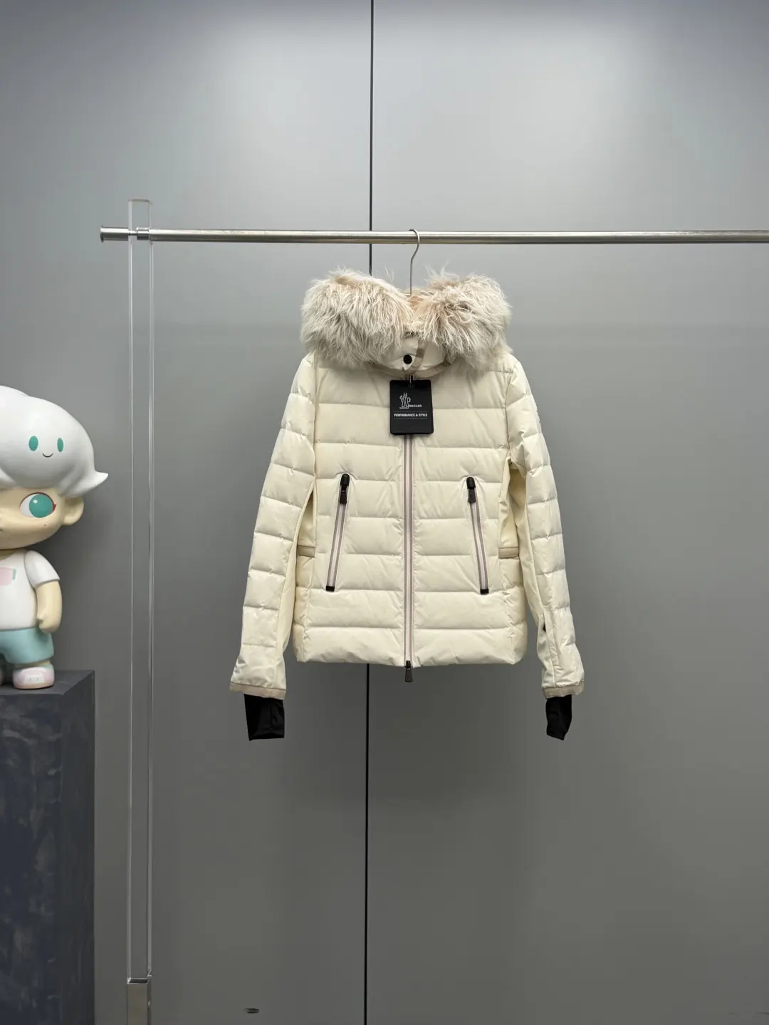 Moncler Lamoura Fur-Trimmed Down Ski Jacket D83019003