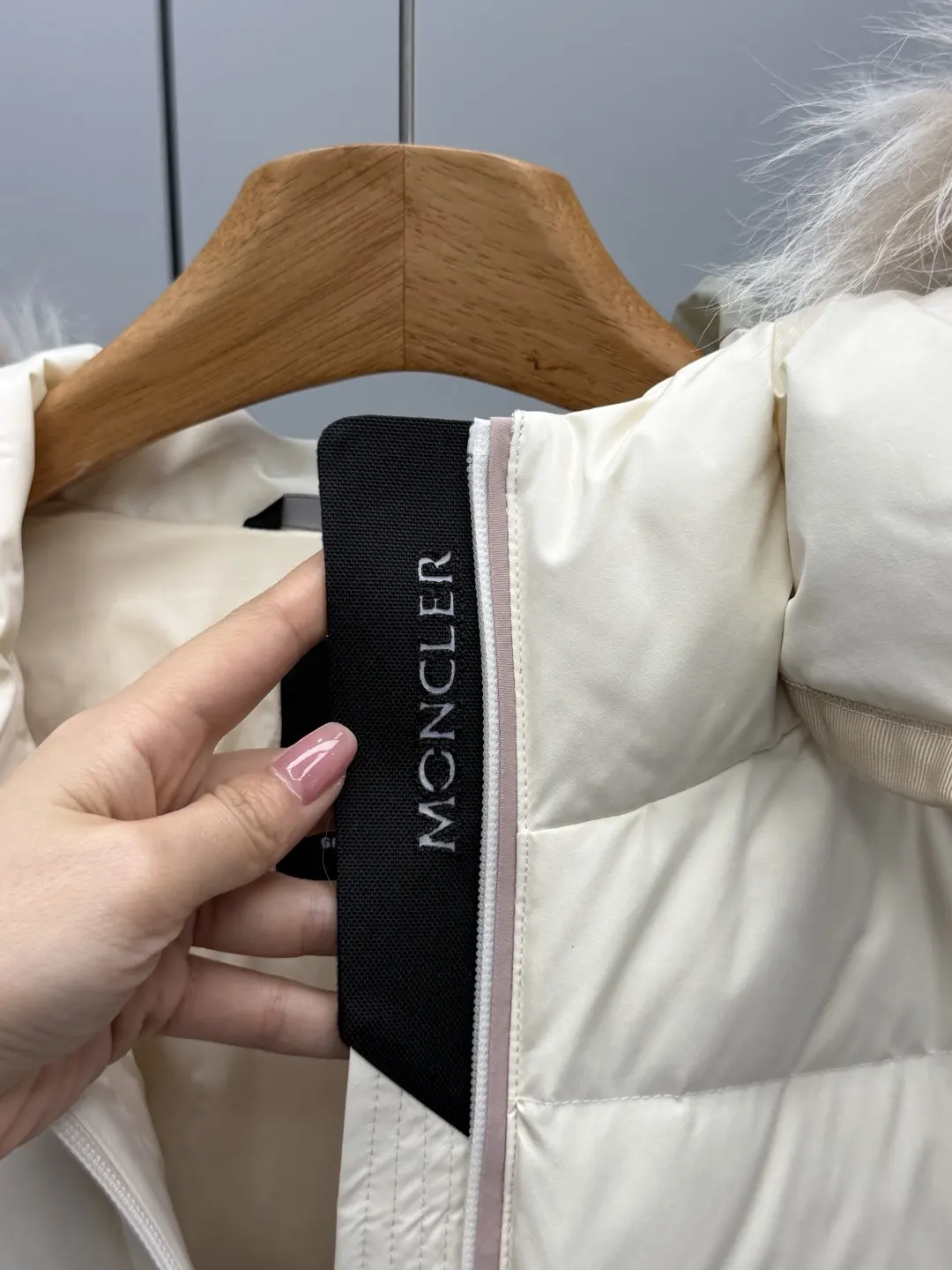 Moncler Lamoura Fur-Trimmed Down Ski Jacket D83019003 — view 4