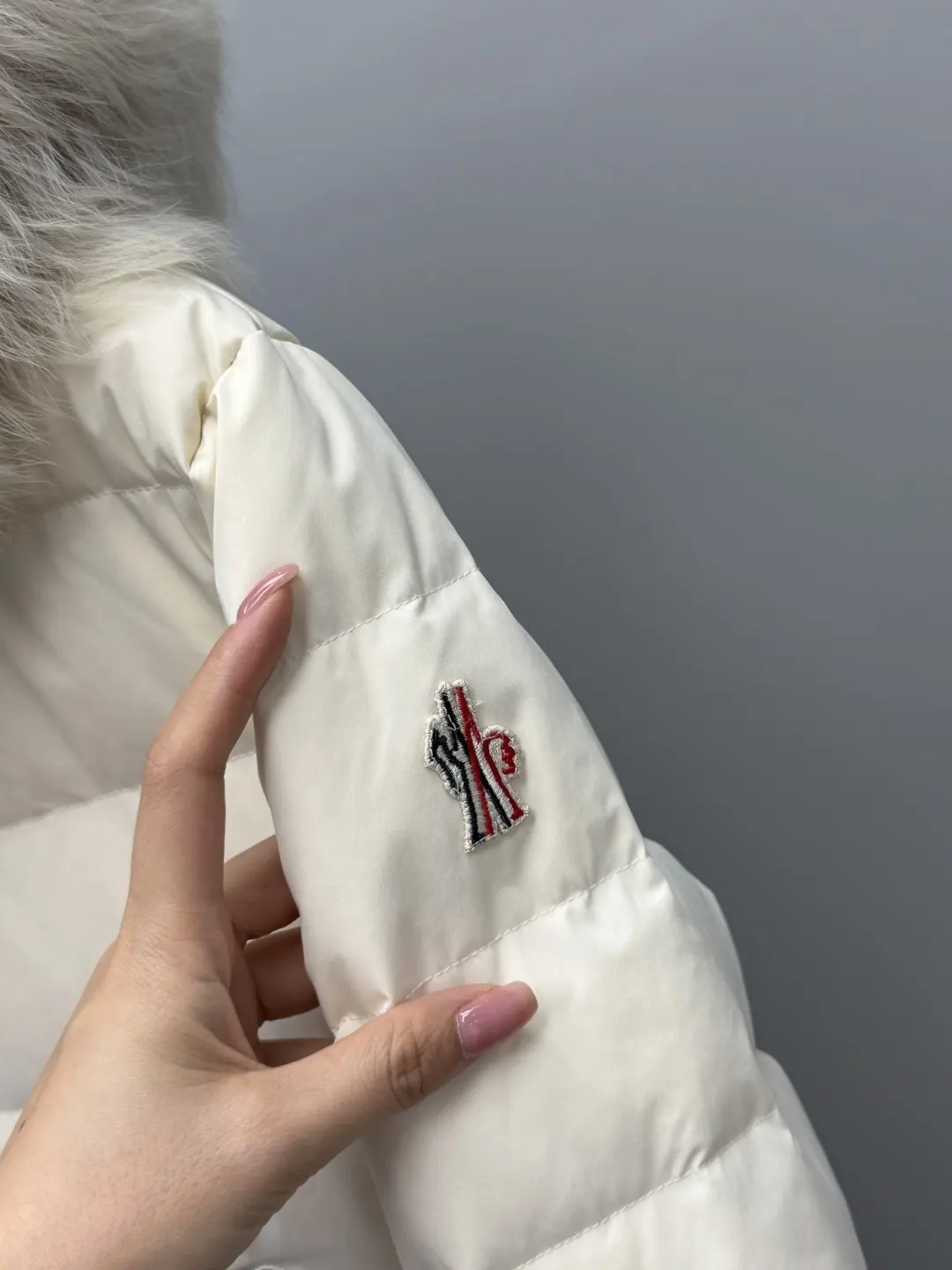 Moncler Lamoura Fur-Trimmed Down Ski Jacket D83019003 — view 5