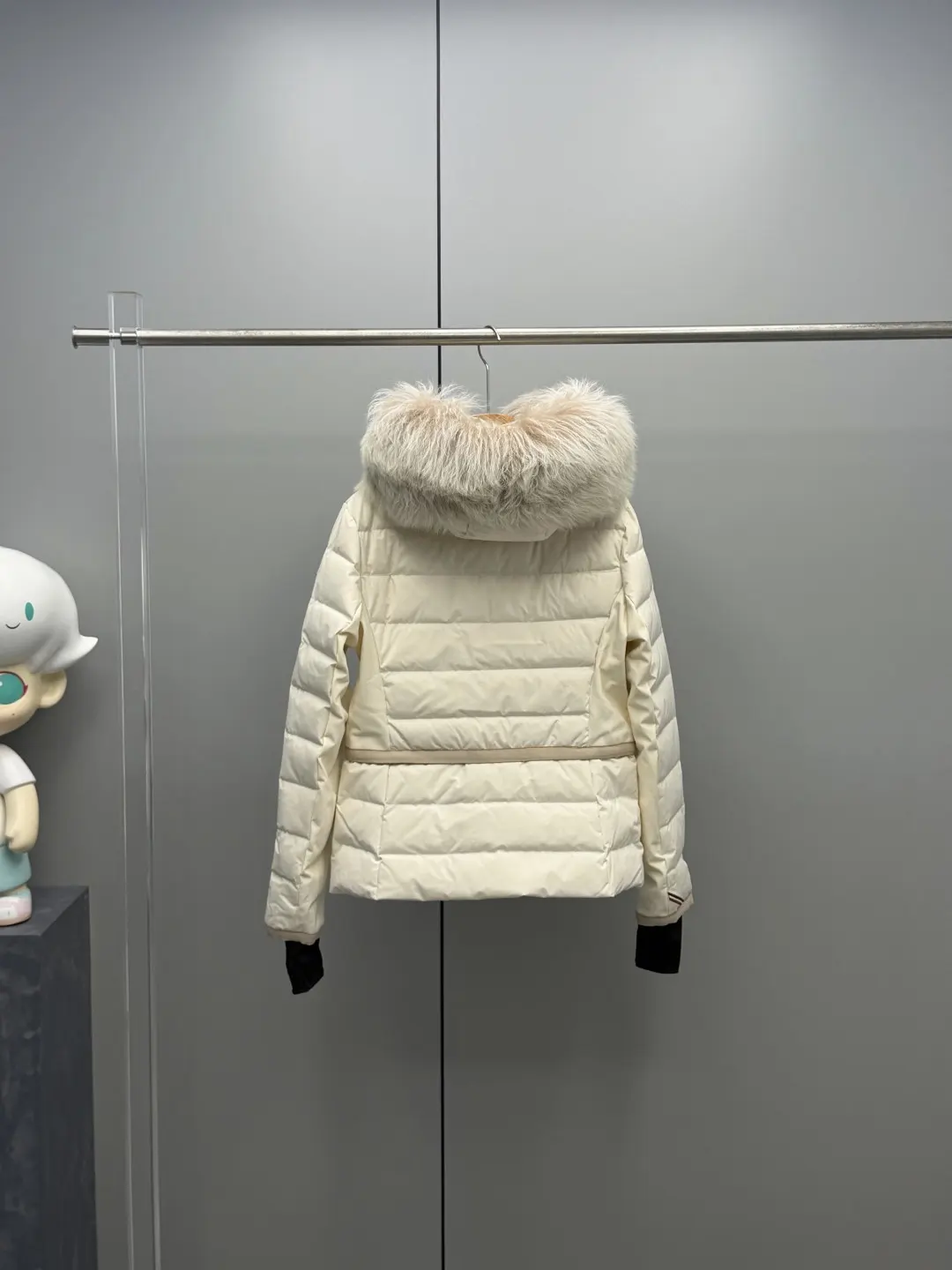 Moncler Lamoura Fur-Trimmed Down Ski Jacket D83019003 — view 9