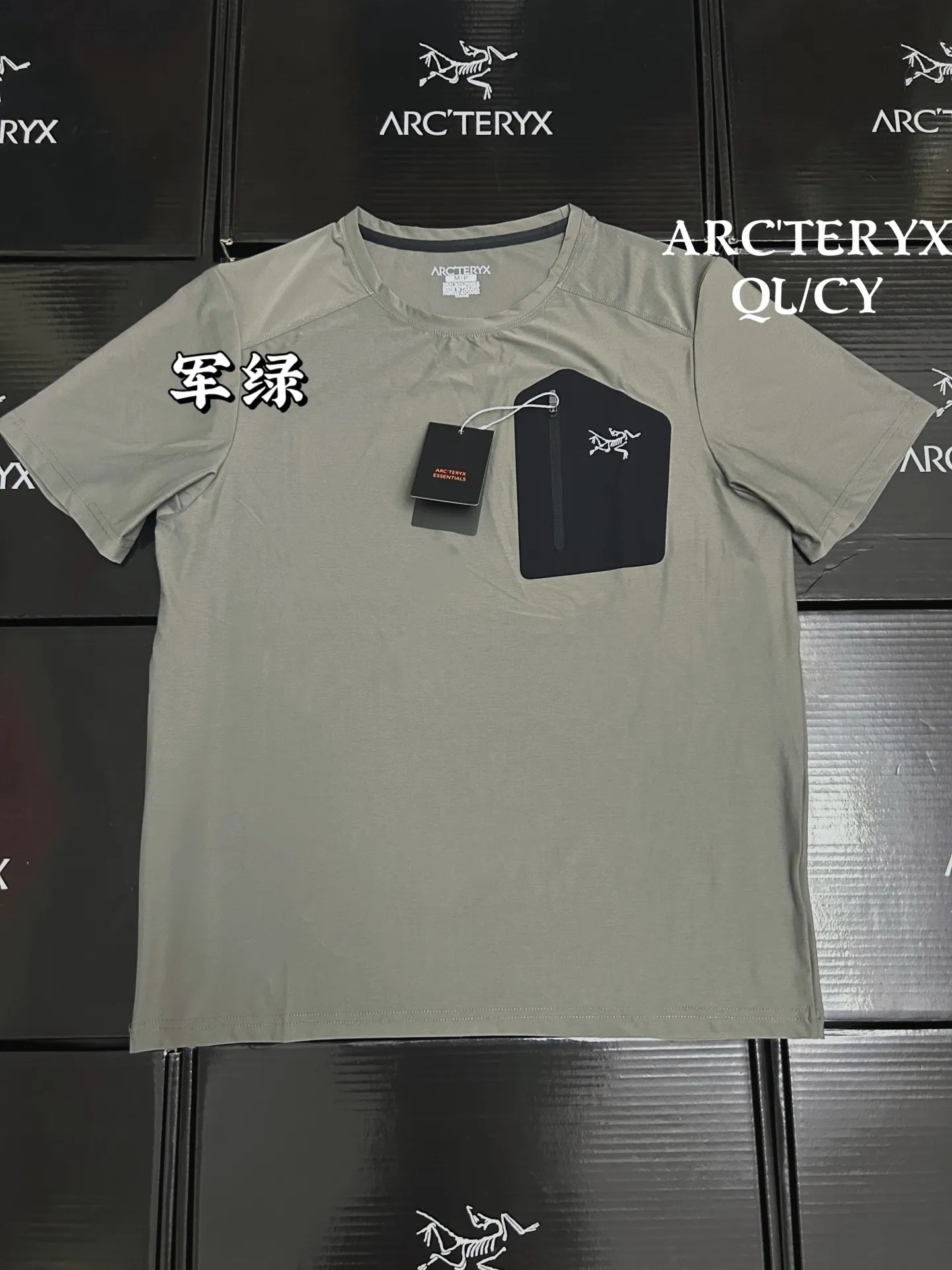 Zip-Pocket Performance Tech T-Shirt D18011077
