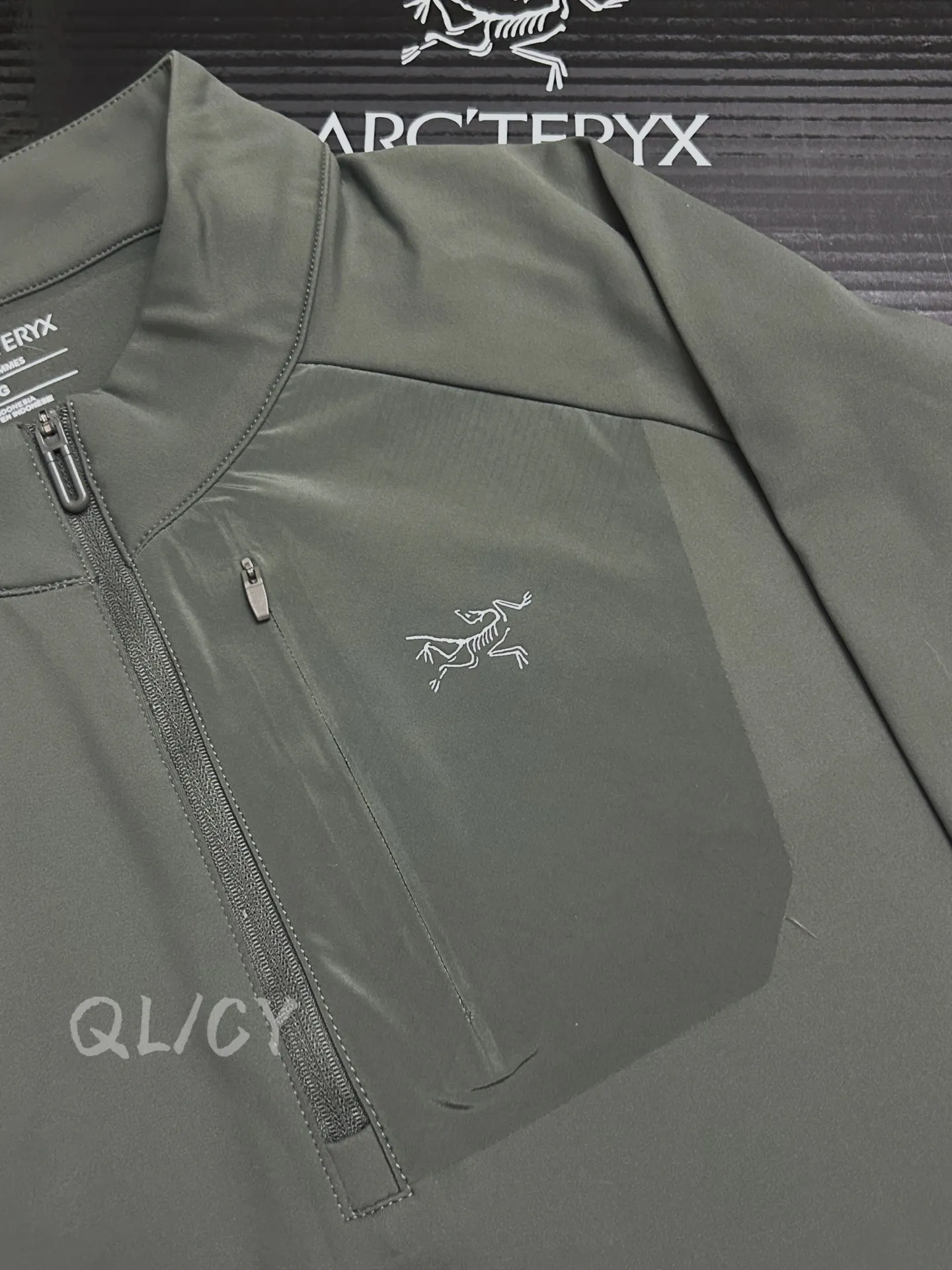 Delta Zip-Neck Fleece Sweatshirt D18019681 — view 2