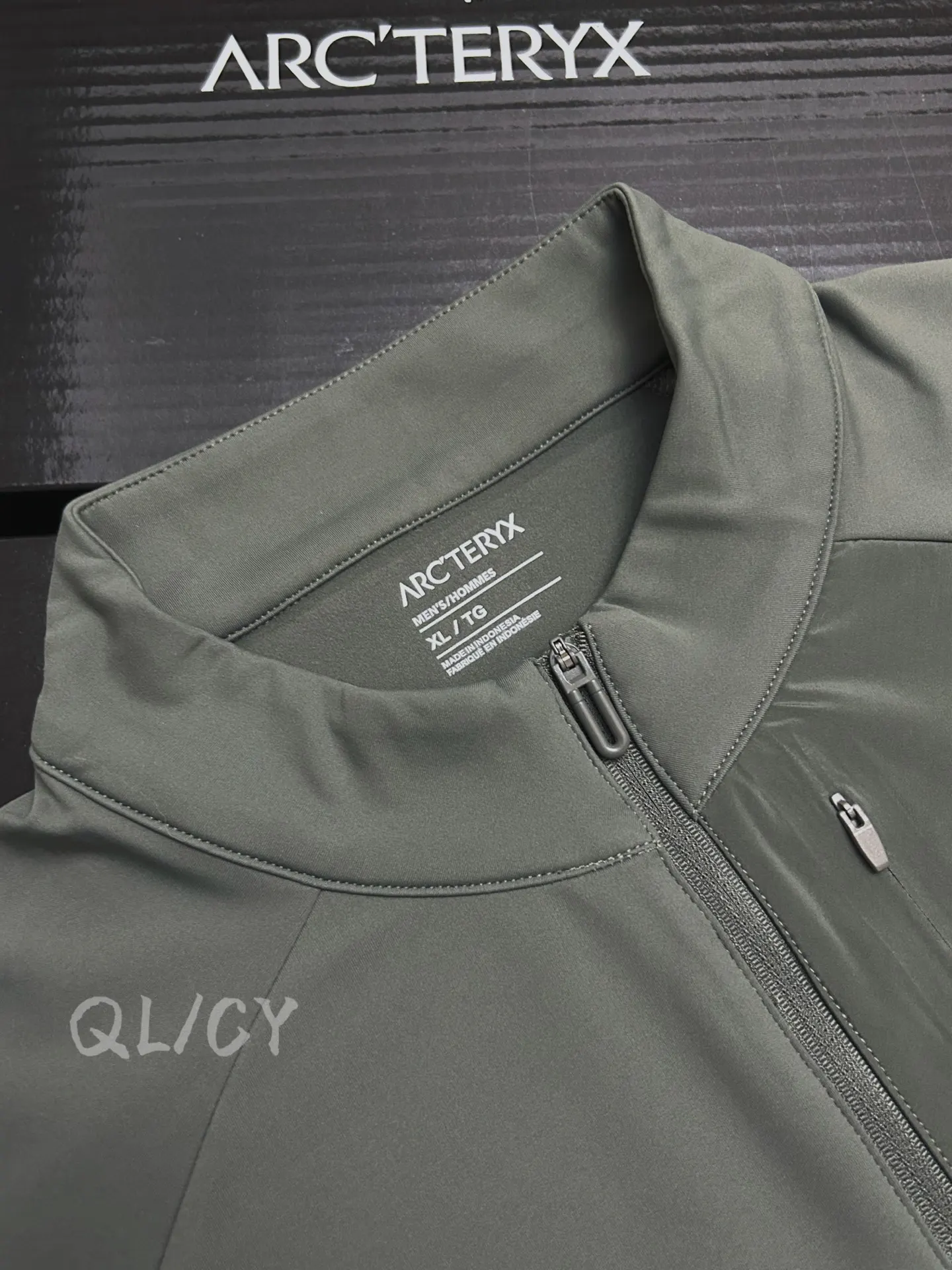 Delta Zip-Neck Fleece Sweatshirt D18019681 — view 3