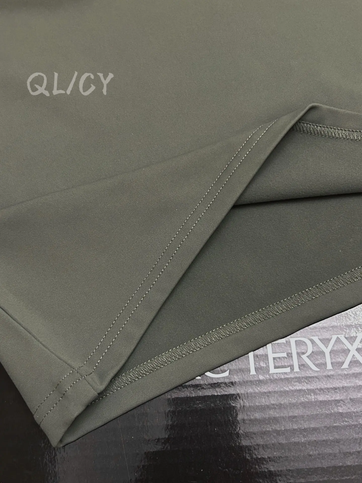 Delta Zip-Neck Fleece Sweatshirt D18019681 — view 6