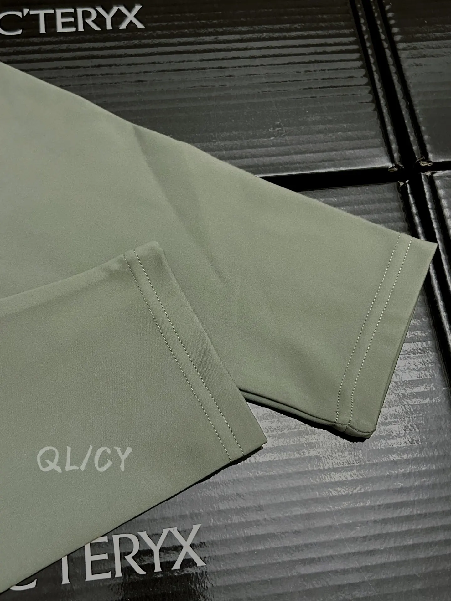 Delta Zip-Neck Fleece Sweatshirt D18019681 — view 9