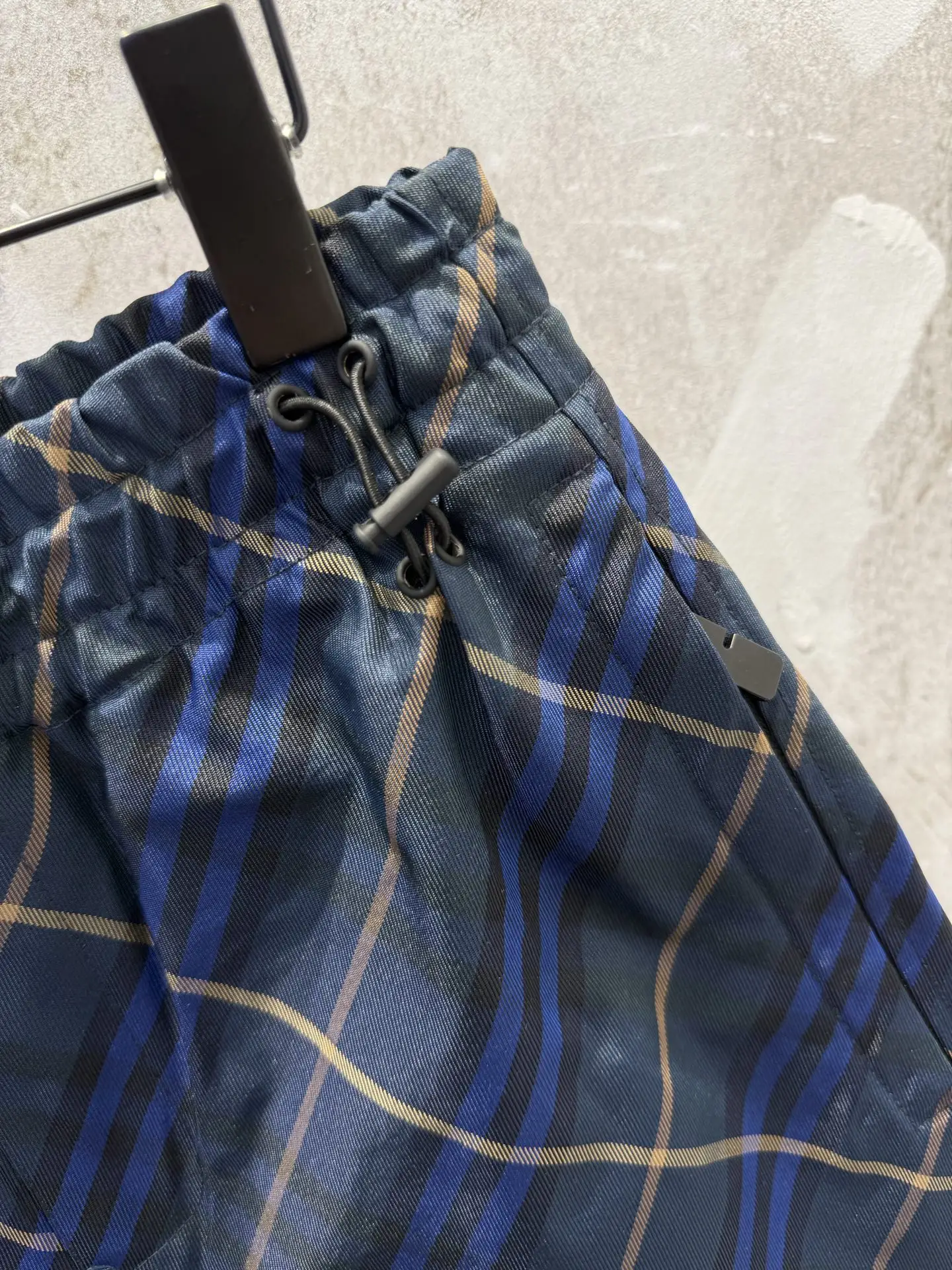 Check Yarn-Dyed Drawstring Shorts D19512963 — view 4