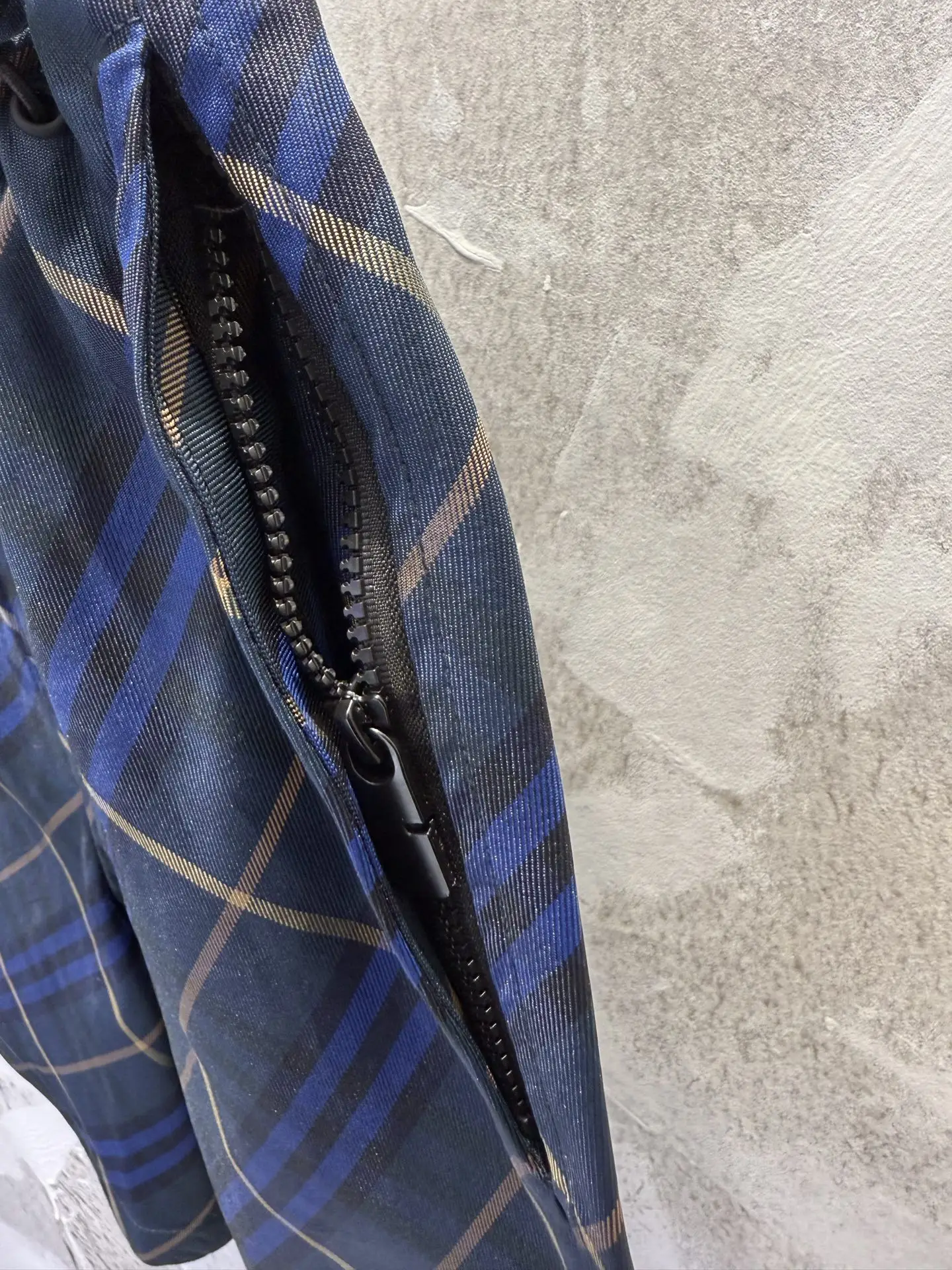 Check Yarn-Dyed Drawstring Shorts D19512963 — view 5