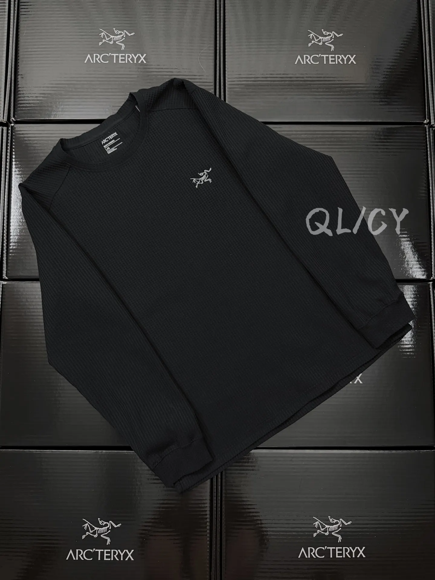 Logo-Embroidered Waffle-Knit Long-Sleeve T-Shirt D21019548 — view 2
