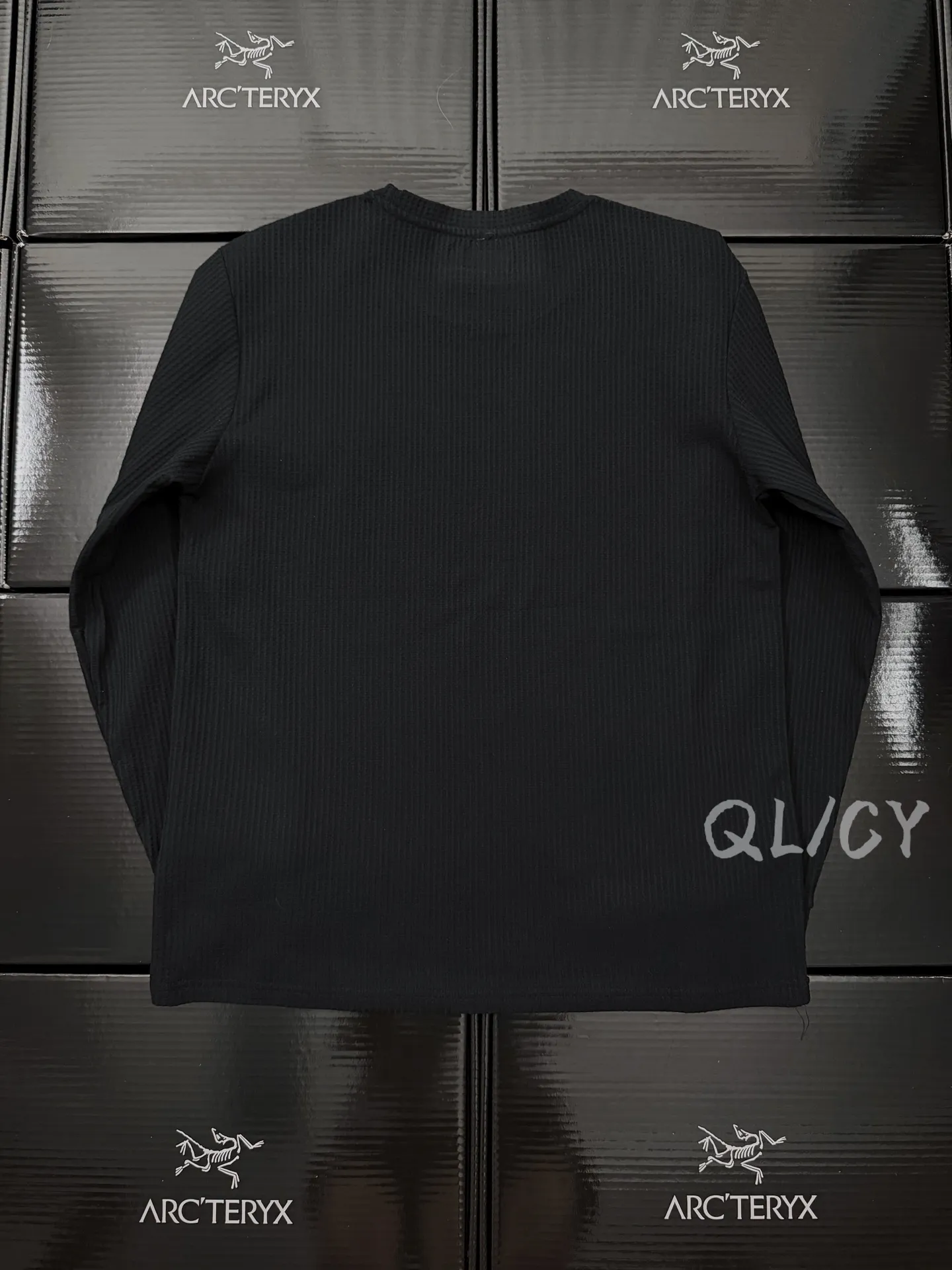 Logo-Embroidered Waffle-Knit Long-Sleeve T-Shirt D21019548 — view 3