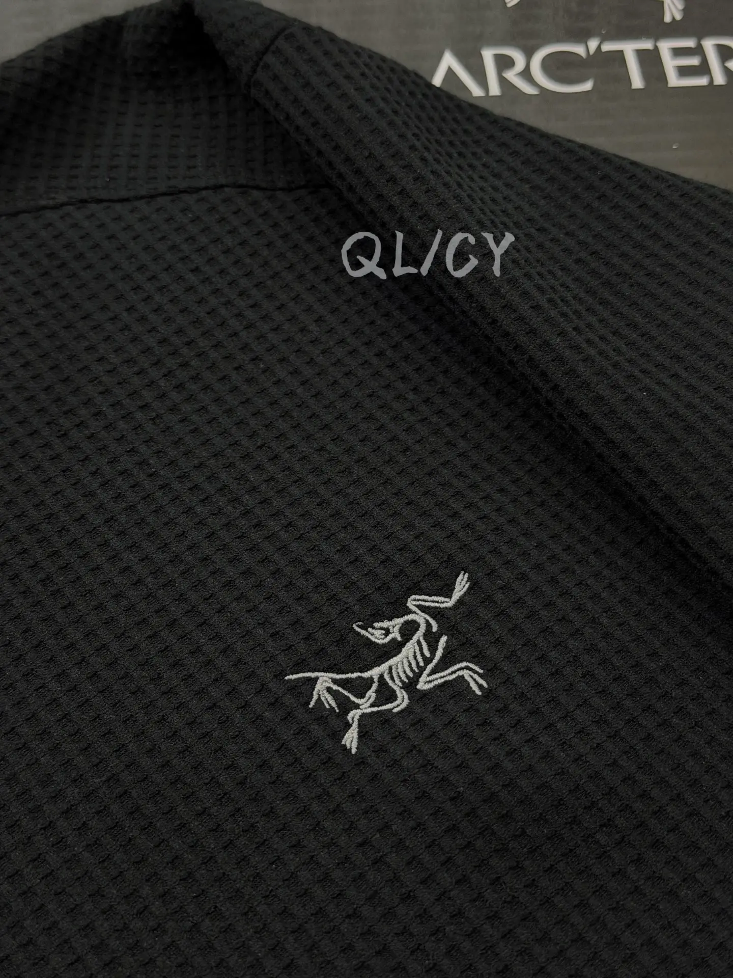 Logo-Embroidered Waffle-Knit Long-Sleeve T-Shirt D21019548 — view 4