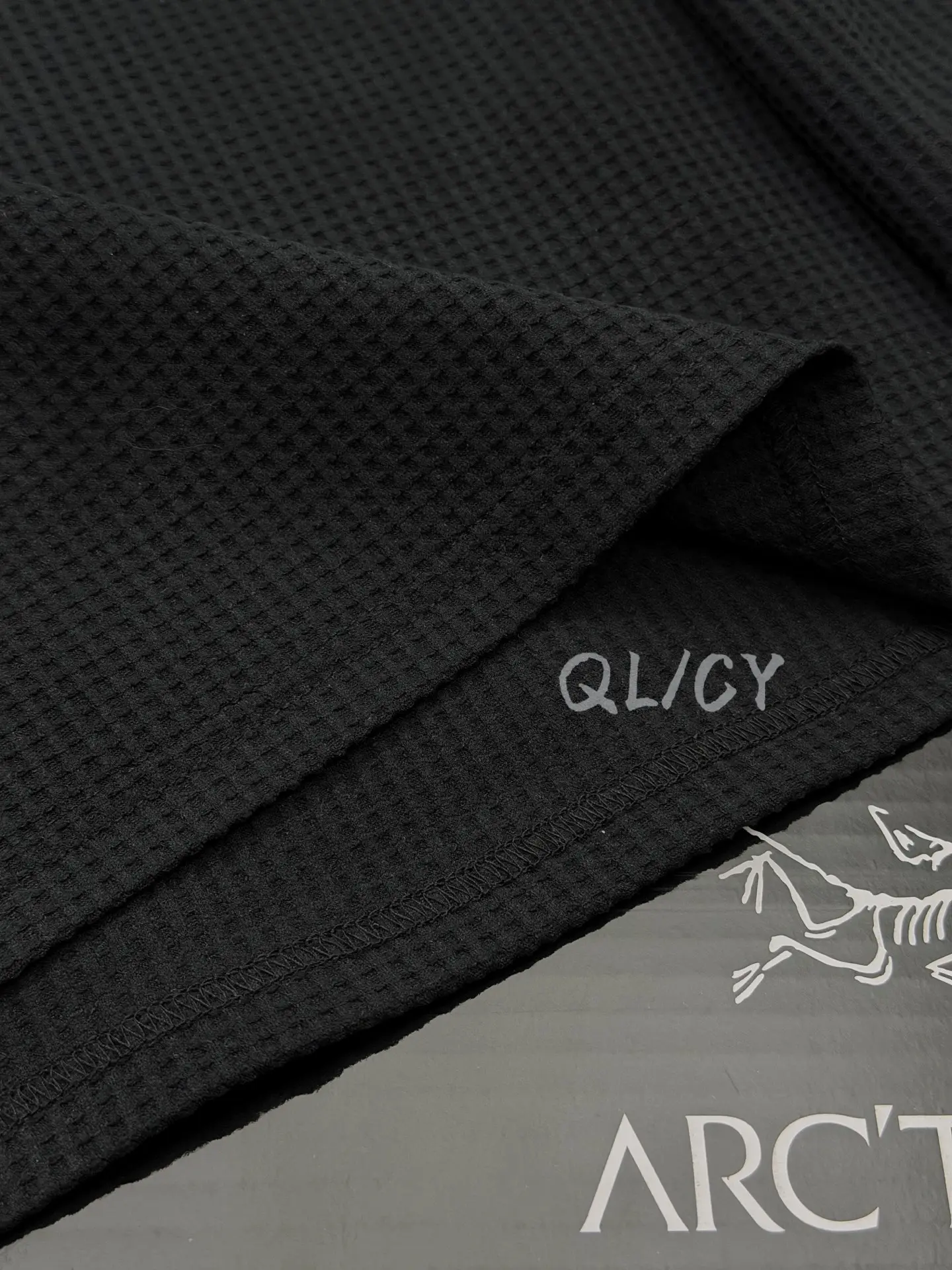 Logo-Embroidered Waffle-Knit Long-Sleeve T-Shirt D21019548 — view 8