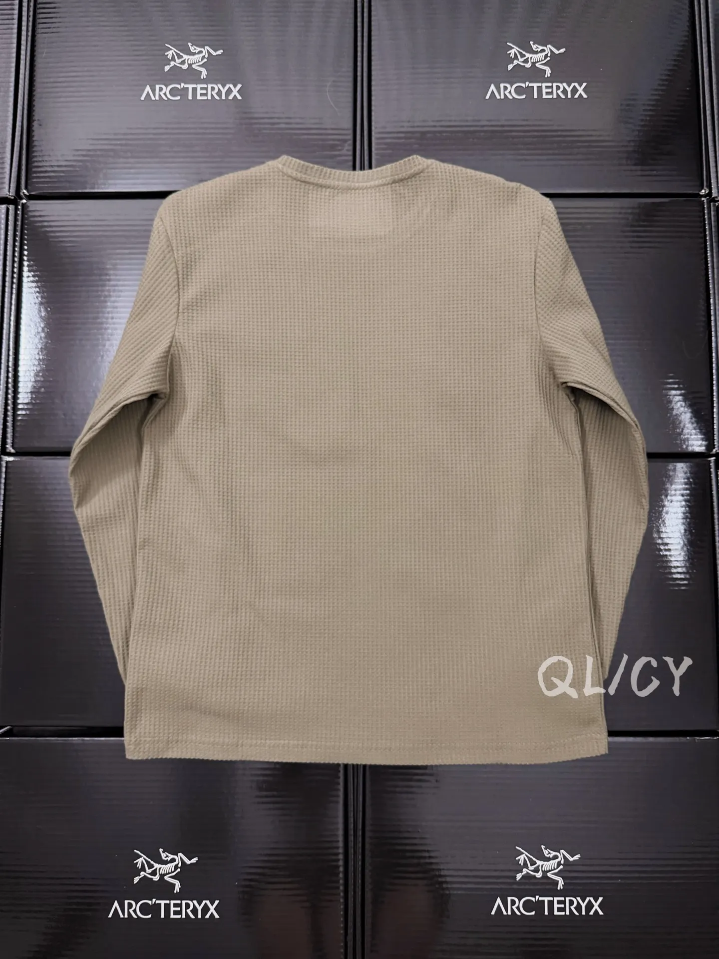 Logo-Embroidered Waffle-Knit Long-Sleeve T-Shirt D21019550 — view 3