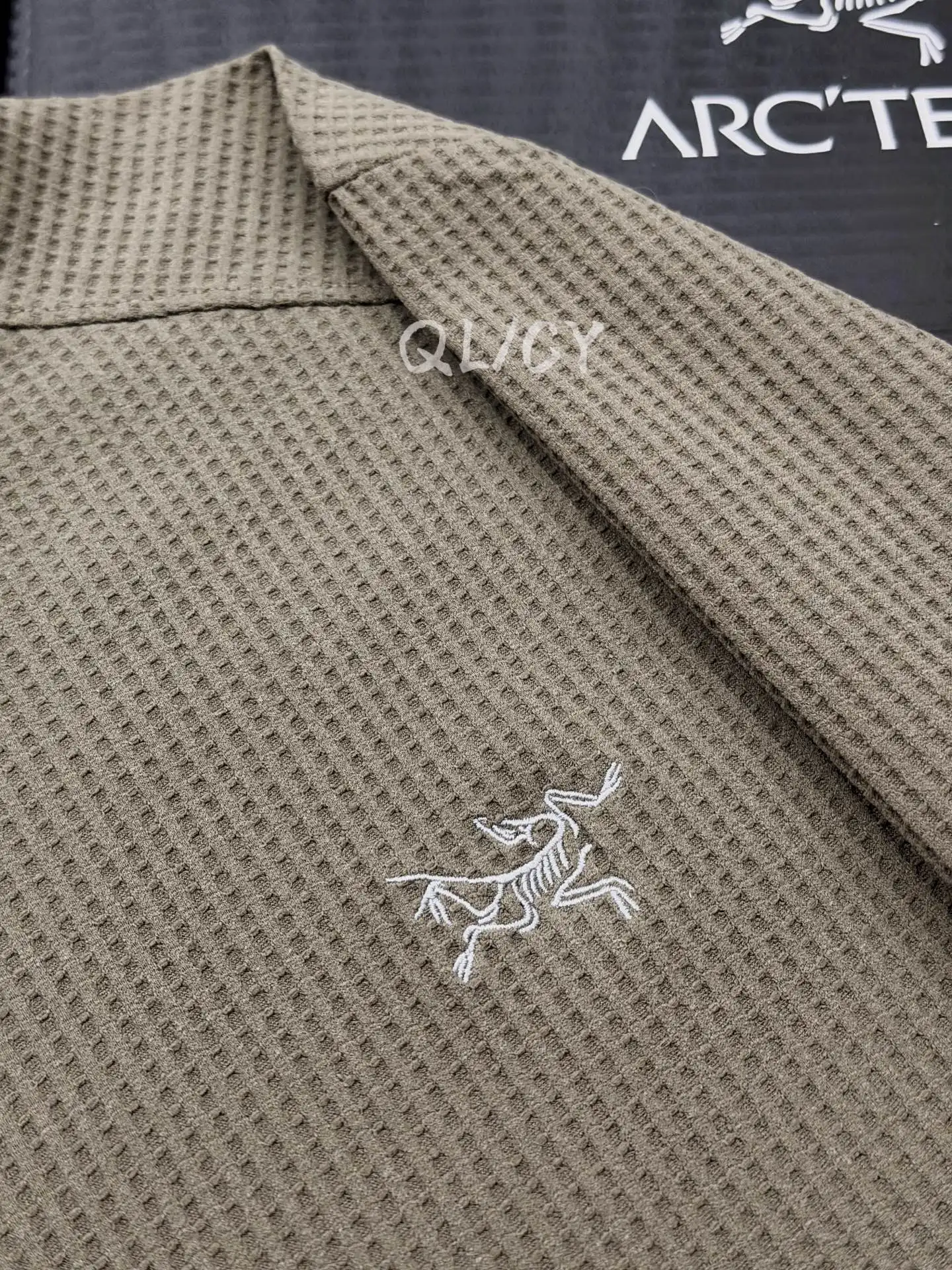 Logo-Embroidered Waffle-Knit Long-Sleeve T-Shirt D21019550 — view 4